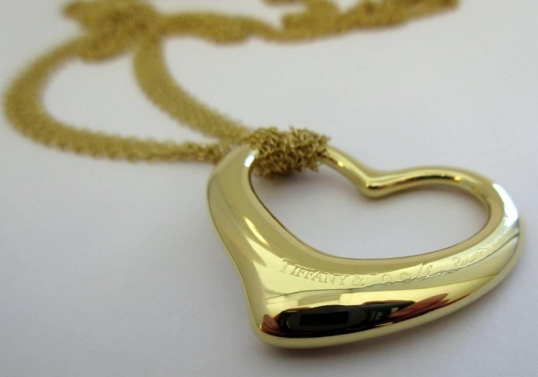 TIFFANY & Co. Elsa Peretti 18K Gold 36mm Open Heart Pendant Mesh Chain Necklace For Sale 2