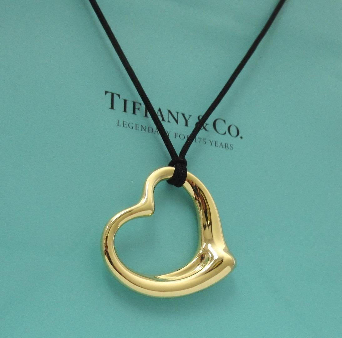 TIFFANY & Co. Elsa Peretti 18K Gold 36mm Open Heart Pendant Necklace In Excellent Condition For Sale In Los Angeles, CA