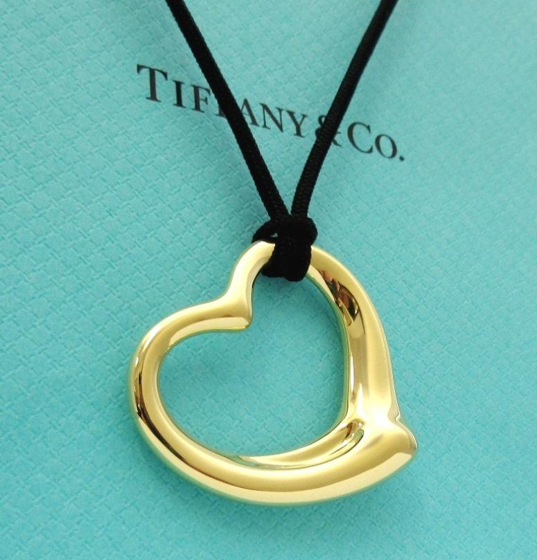 TIFFANY & Co. Elsa Peretti 18K Gold 36mm Open Heart Pendant Necklace In Excellent Condition In Los Angeles, CA