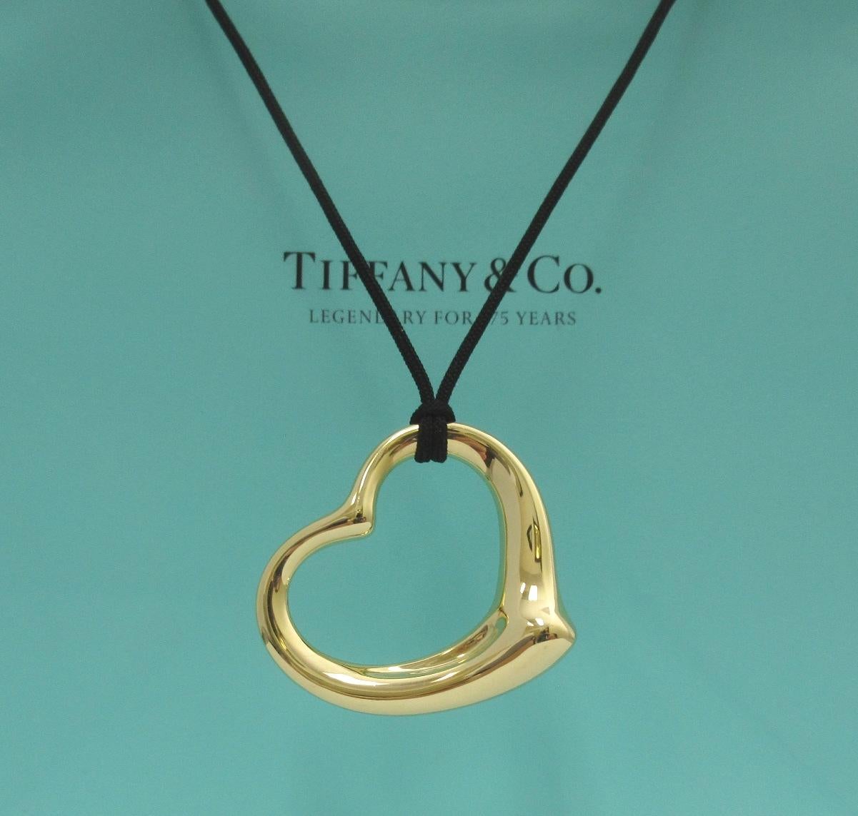 TIFFANY & Co. Elsa Peretti 18K Gold 36mm Open Heart Pendant Necklace In Excellent Condition For Sale In Los Angeles, CA