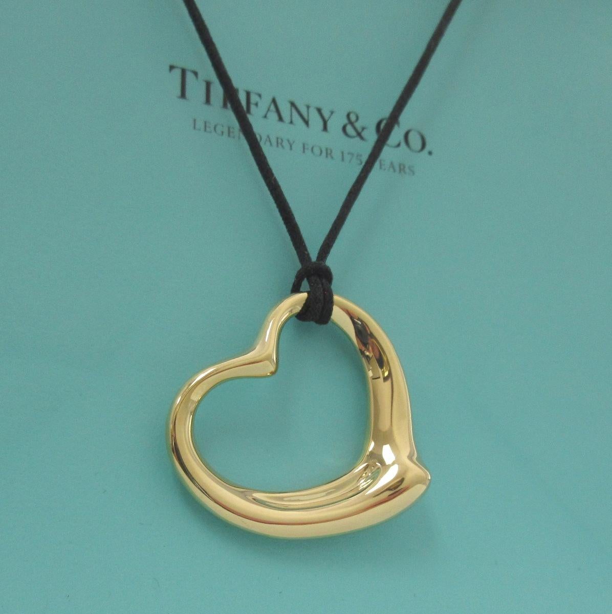 Donna TIFFANY & Co. Collana con ciondolo a cuore aperto Elsa Peretti in oro 18 carati 36 mm in vendita