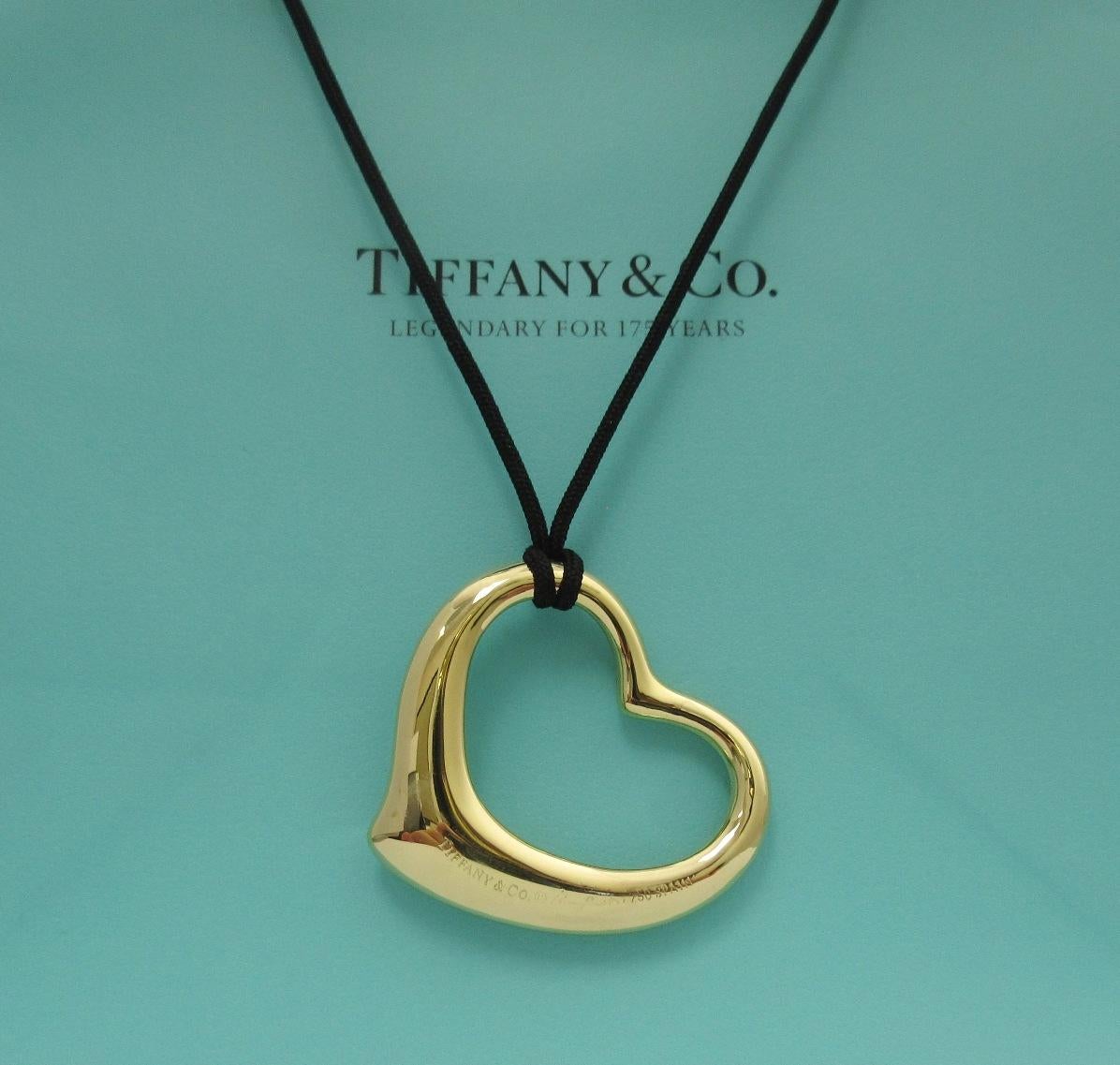 TIFFANY & Co. Elsa Peretti 18K Gold 36mm Open Heart Pendant Necklace For Sale 1