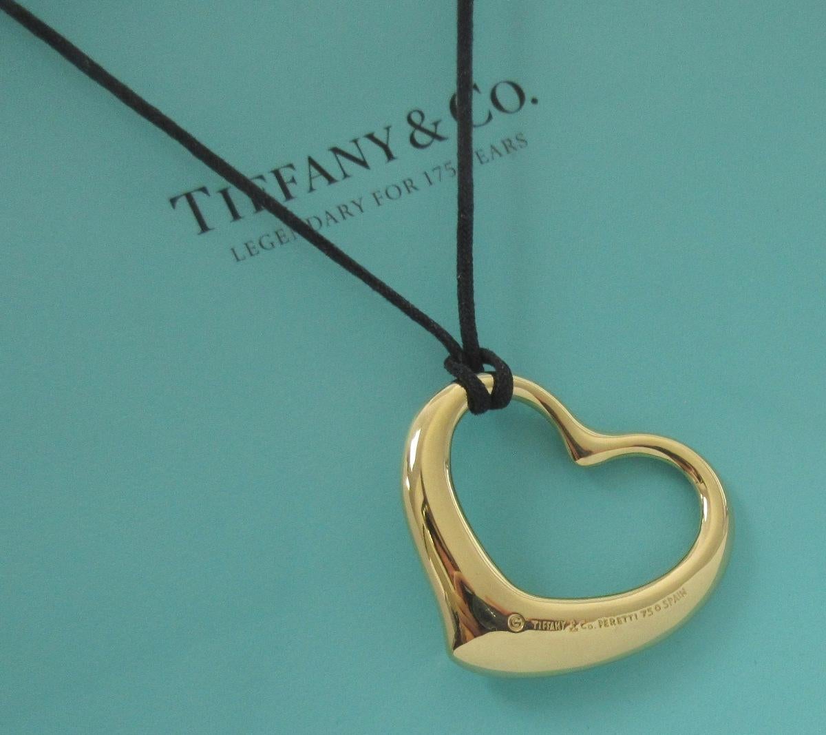 TIFFANY & Co. Collana con ciondolo a cuore aperto Elsa Peretti in oro 18 carati 36 mm in vendita 1