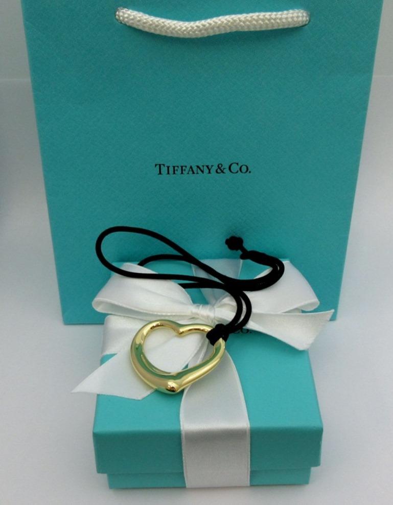 TIFFANY & Co. Elsa Peretti 18K Gold 36mm Open Heart Pendant Necklace For Sale 2