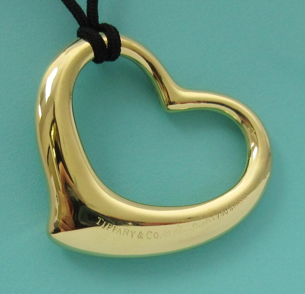 TIFFANY & Co. Elsa Peretti 18K Gold 36mm Open Heart Pendant Necklace For Sale 2