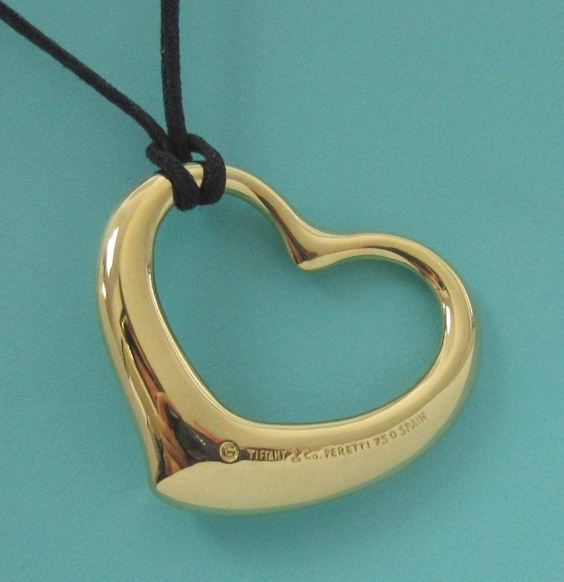 TIFFANY & Co. Collana con ciondolo a cuore aperto Elsa Peretti in oro 18 carati 36 mm in vendita 2