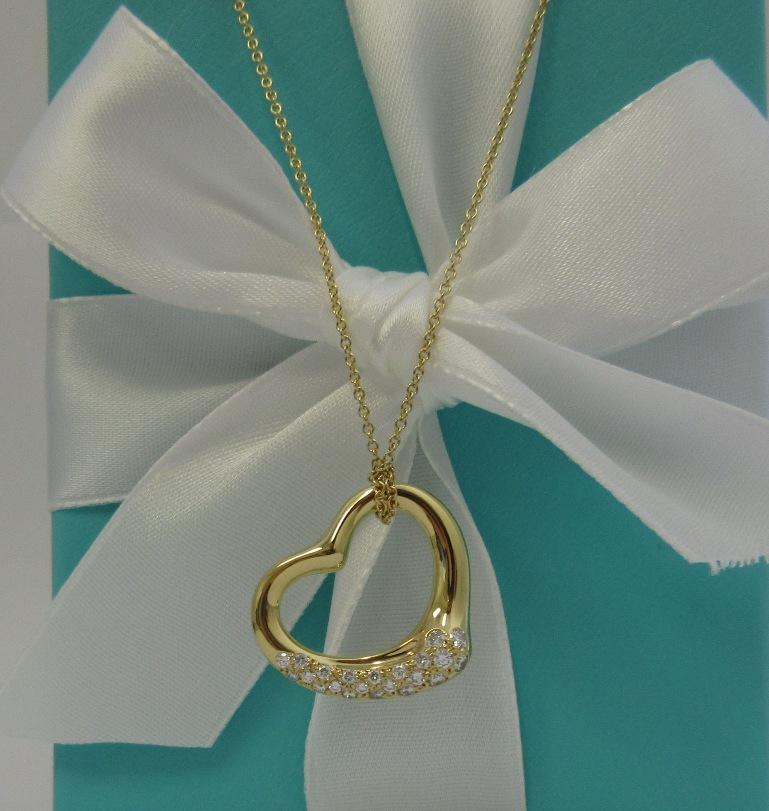 TIFFANY & Co. Elsa Peretti 18K Gold .38ct Diamond Open Heart Pendant Necklace In Excellent Condition For Sale In Los Angeles, CA