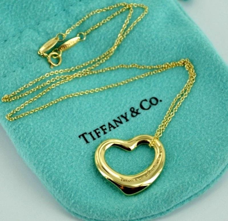 TIFFANY & Co. Elsa Peretti 18K Gold .38ct Diamond Open Heart Pendant Necklace For Sale 1
