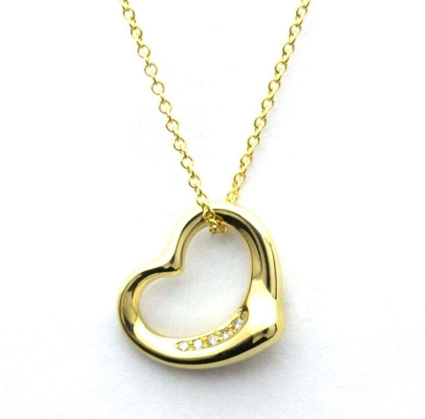 TIFFANY & Co. Elsa Peretti, collier pendentif cœur ouvert de 16 mm en or 18 carats avec 5 diamants 

Métal : Or jaune 18K
Poids : 4,40 grammes 
Chaîne : 16