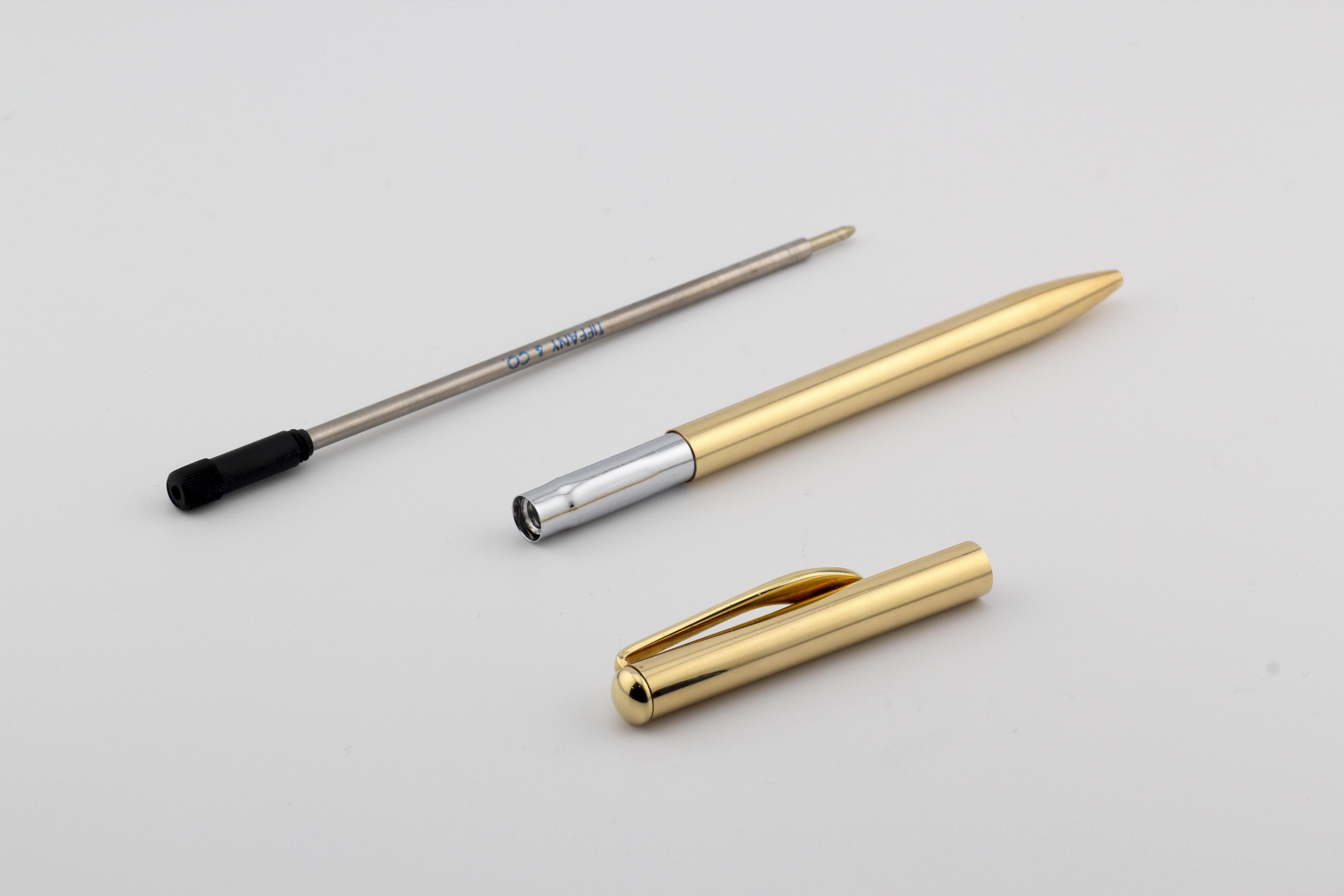 Tiffany & Co. Elsa Peretti 18k Gold Ballpoint Pen In Good Condition In Bellmore, NY