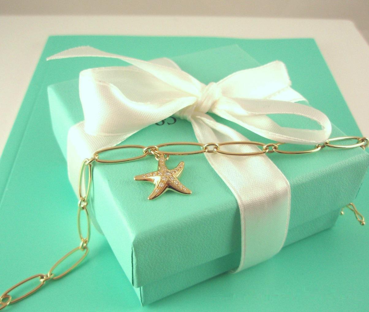 TIFFANY & Co. Elsa Peretti 18K Gold Diamond Starfish Charm Bracelet For Sale 2