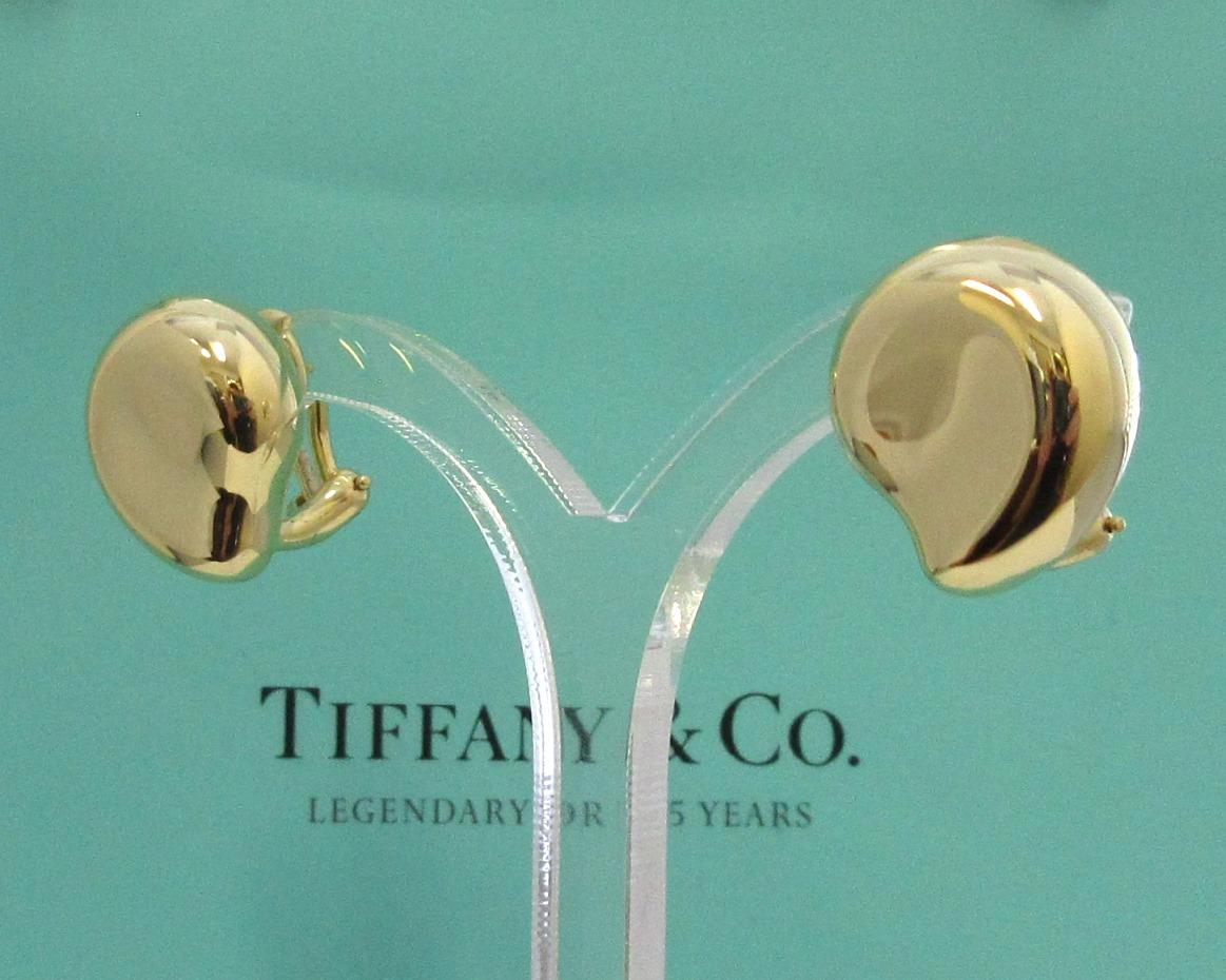 TIFFANY & Co. Elsa Peretti 18K Gold Free Form Earrings Medium In Excellent Condition For Sale In Los Angeles, CA