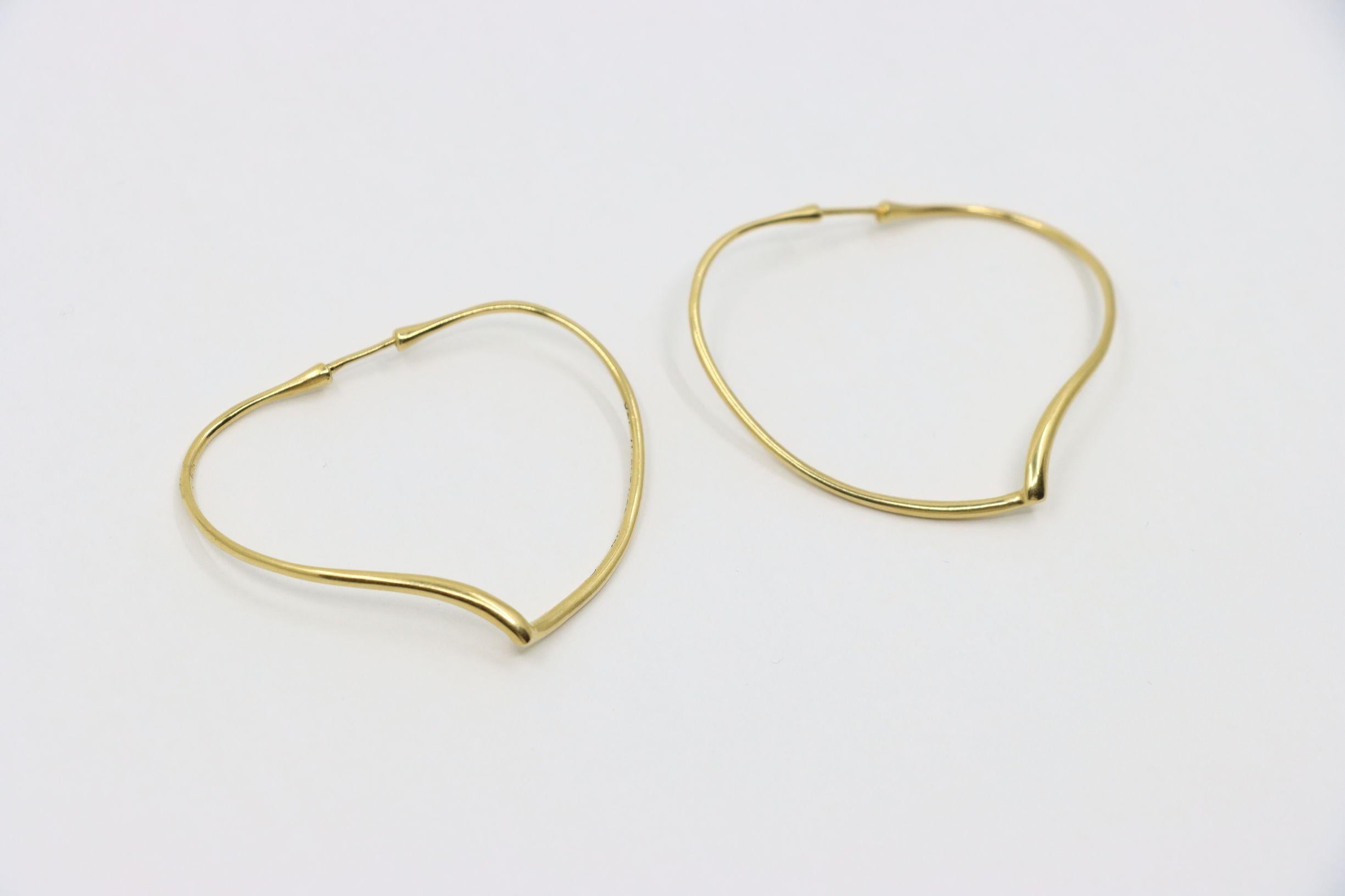 Tiffany & Co. Elsa Peretti 18K Gold Heart Shape Hoop Earrings In Good Condition For Sale In Flushing, NY