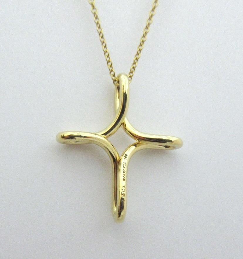 TIFFANY & Co. Elsa Peretti 18K Gold Infinity Cross Pendant Necklace Medium In Excellent Condition For Sale In Los Angeles, CA