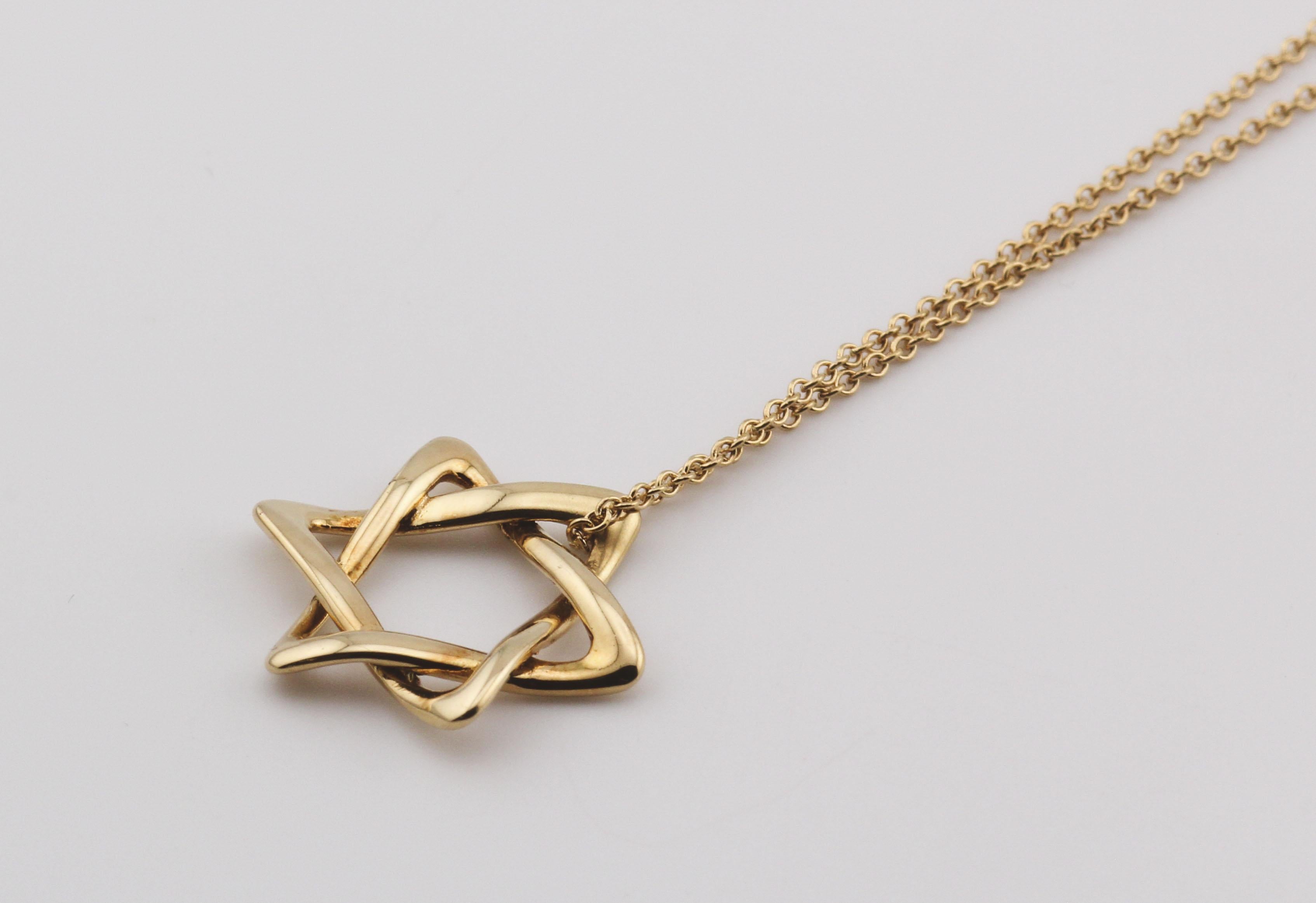 Tiffany & Co. Elsa Peretti 18K Gold  Large (18mm) Star of David Pendant Necklace For Sale 2