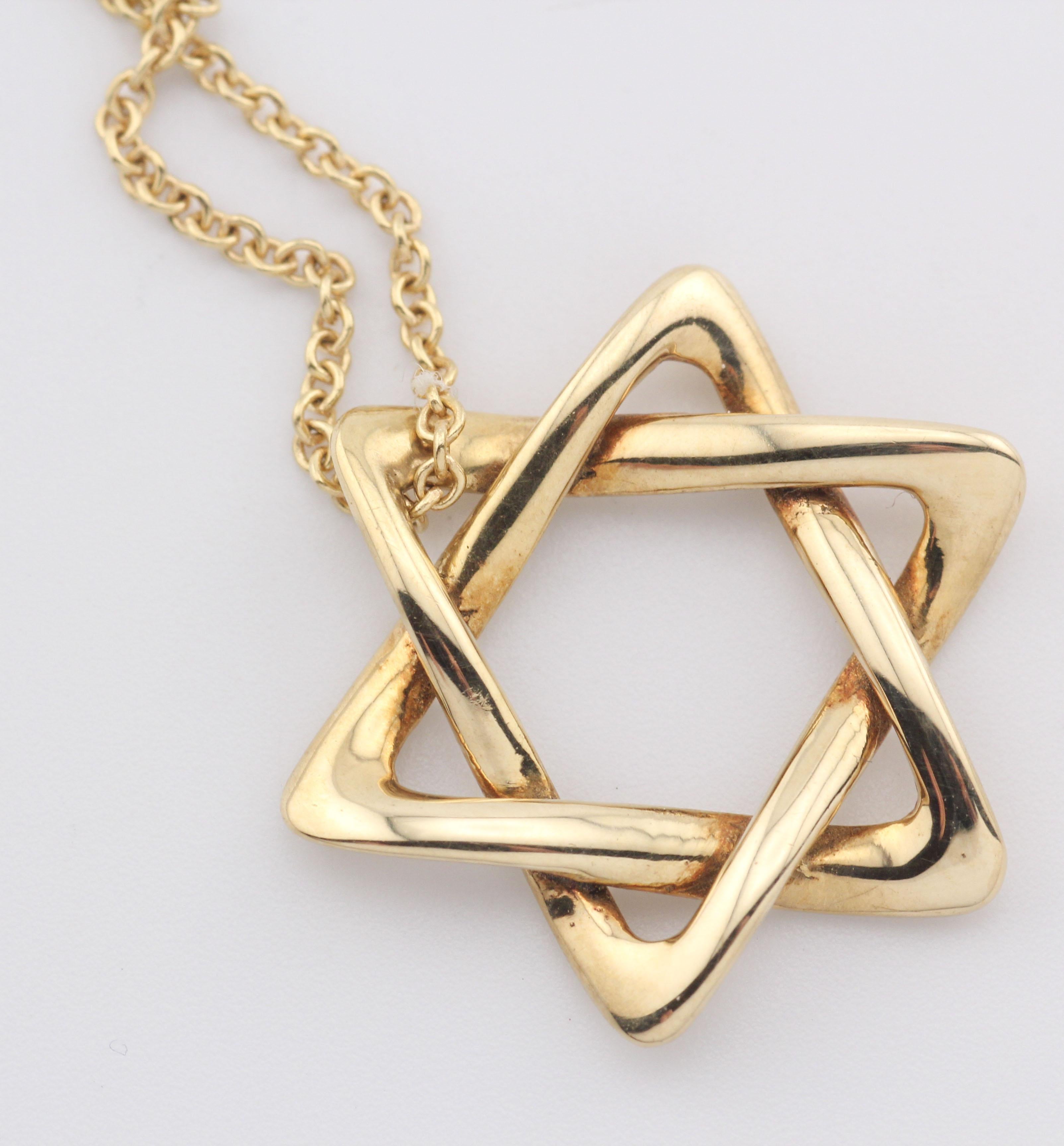 Tiffany & Co. Collier à pendentif étoile de David en or 18 carats (18 mm) en vente 2