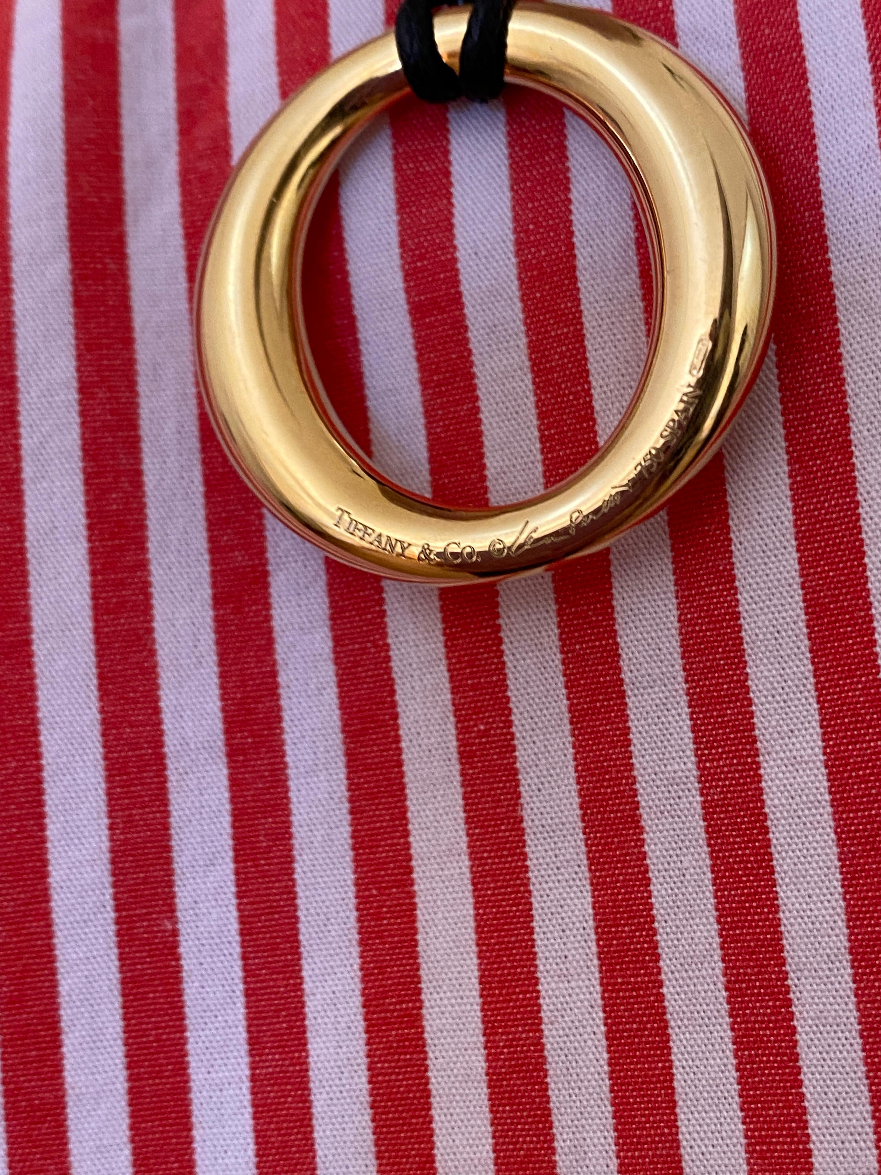 da uomo o donna TIFFANY & Co. Elsa Peretti, collana con ciondolo O in oro 18 carati da 35 mm, grande in vendita