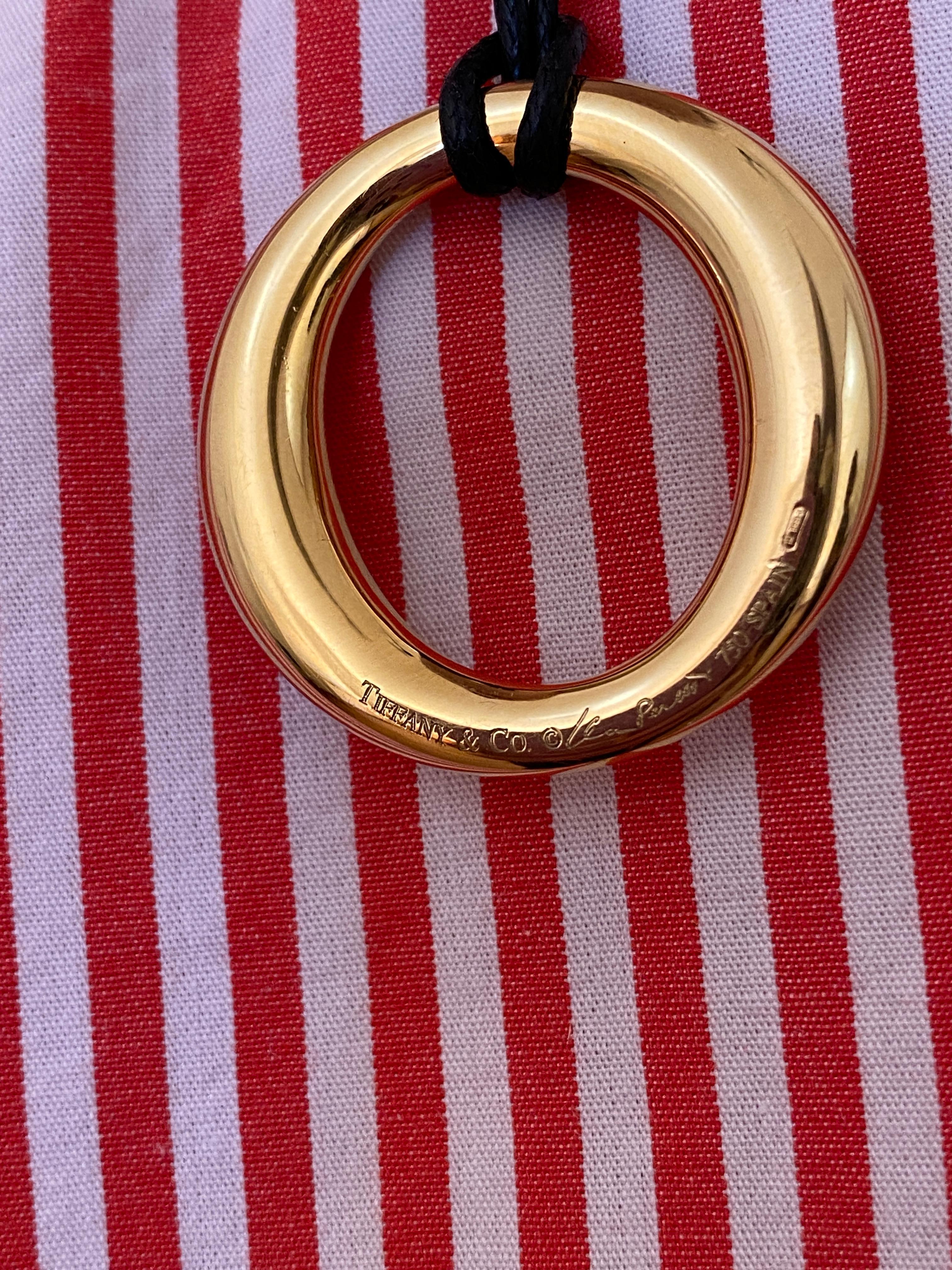 TIFFANY & Co. Elsa Peretti, collana con ciondolo O in oro 18 carati da 35 mm, grande in vendita 4