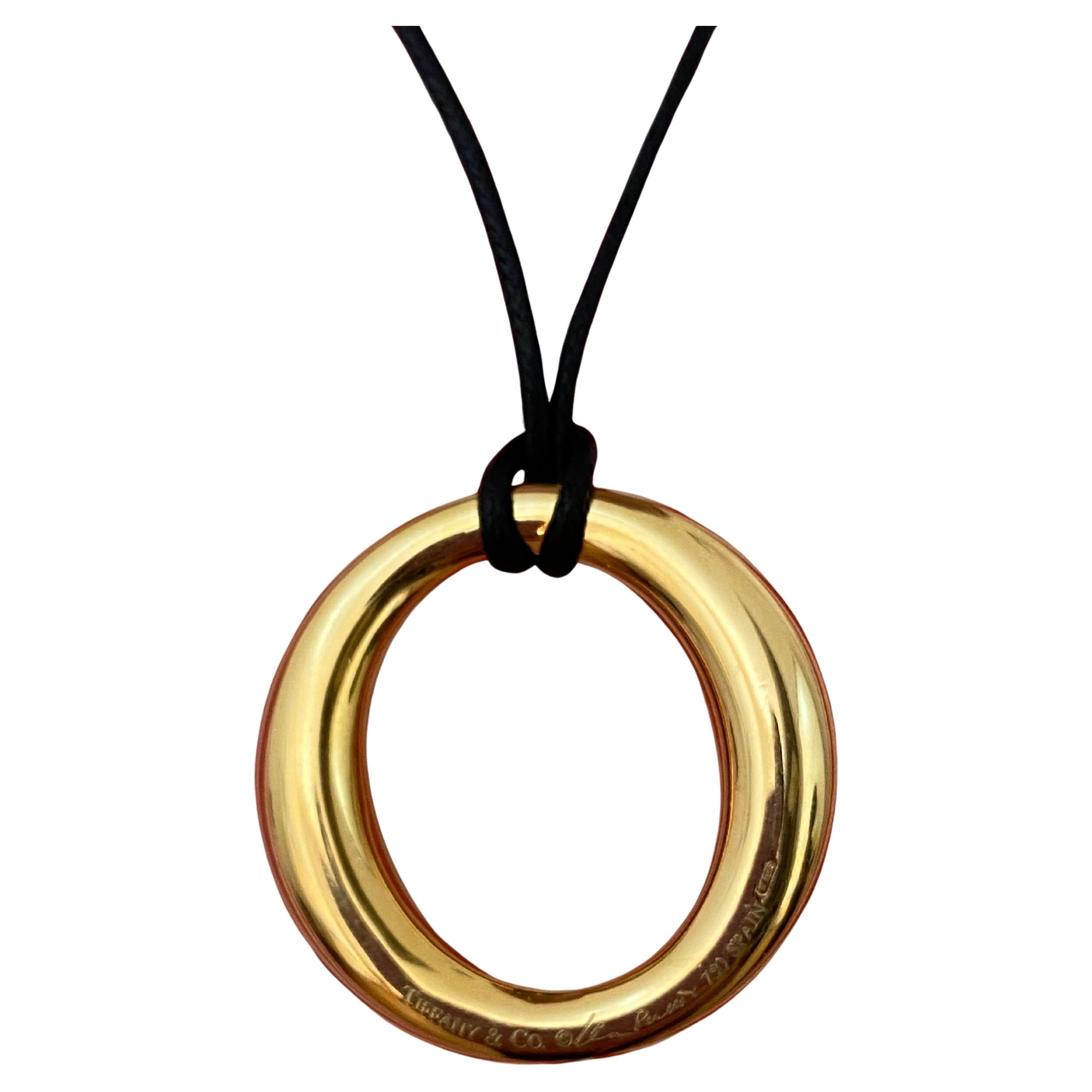 TIFFANY & Co. Elsa Peretti, collana con ciondolo O in oro 18 carati da 35 mm, grande in vendita