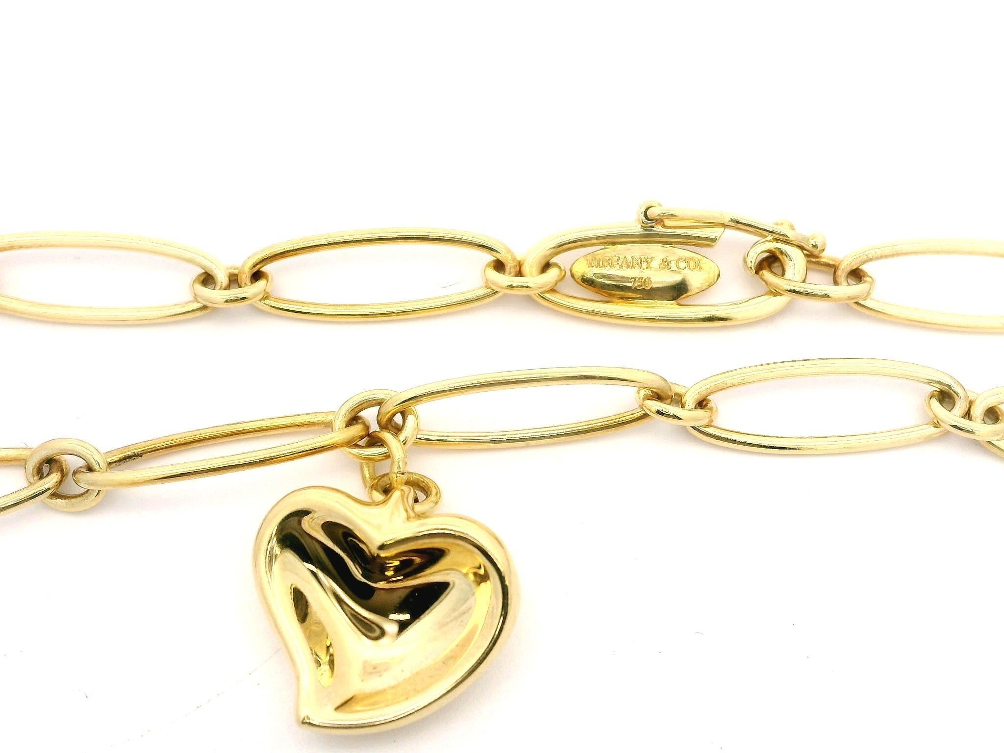 Tiffany & Co. Elsa Peretti, bracciale a maglie ovali aperte in oro 18 carati, con cuore pendente In condizioni ottime in vendita a Montclair, NJ