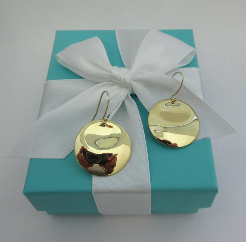 TIFFANY & Co. Elsa Peretti 18K Gold Round Earrings In Excellent Condition For Sale In Los Angeles, CA