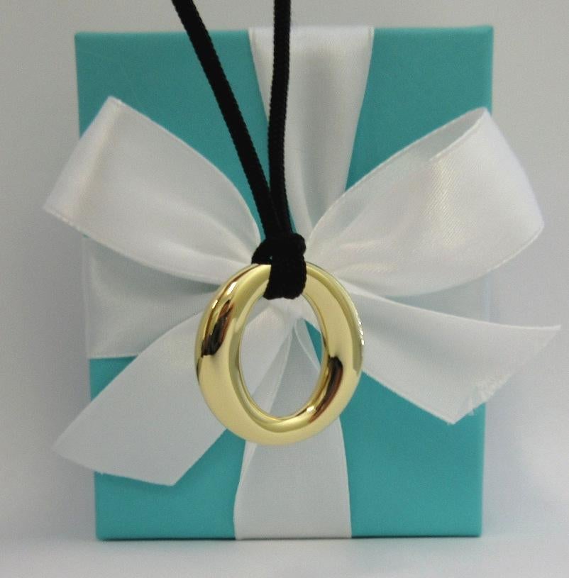 TIFFANY & Co. Elsa Peretti 18K Gold Sevillana Pendant Necklace In Excellent Condition For Sale In Los Angeles, CA
