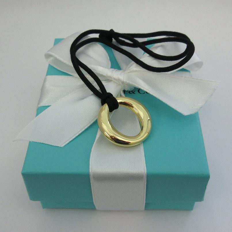 TIFFANY & Co. Elsa Peretti, collier pendentif Sevillana en or 18 carats en vente 2