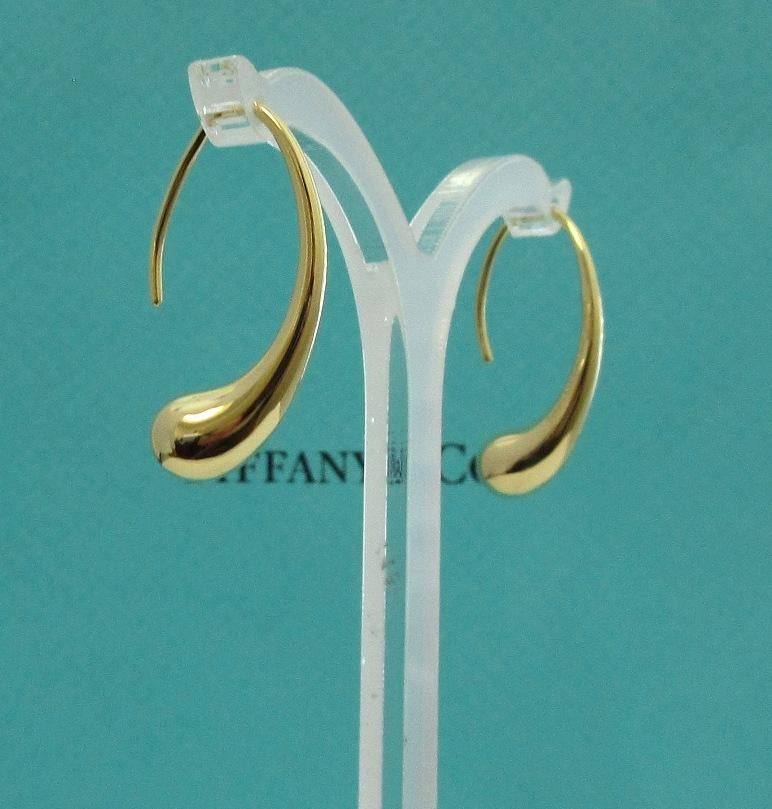 TIFFANY & Co. Elsa Peretti 18K Gold Teardrop Hoop Earrings In Excellent Condition In Los Angeles, CA