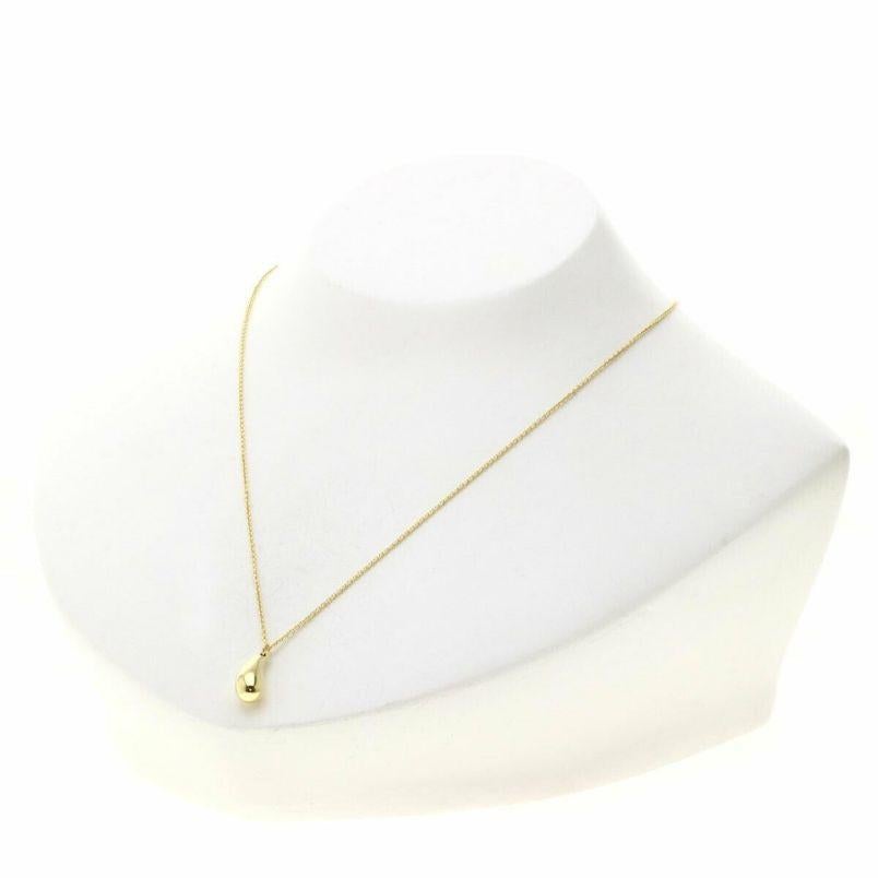 TIFFANY & Co. Elsa Peretti 18K Gold Teardrop Pendant Necklace In Excellent Condition For Sale In Los Angeles, CA