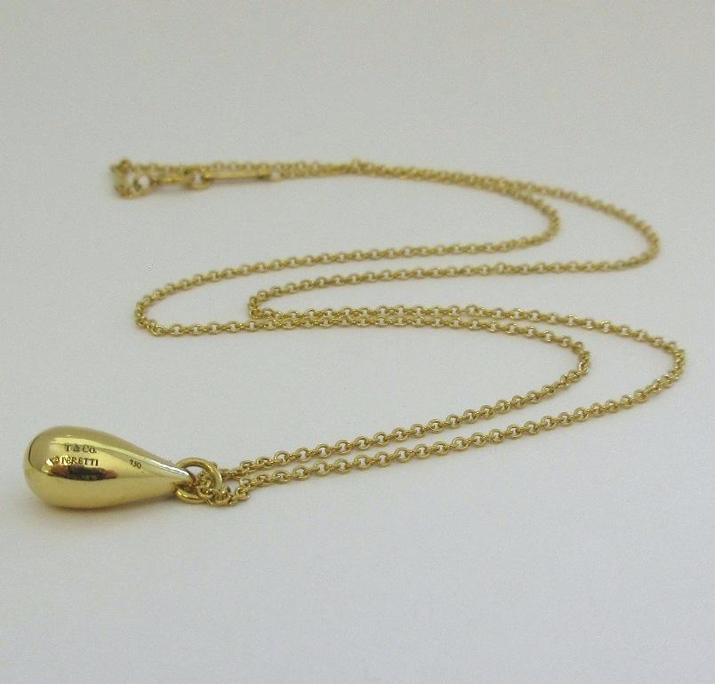 TIFFANY & Co. Elsa Peretti 18K Gold Teardrop Pendant Necklace For Sale 1