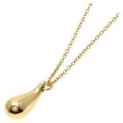 TIFFANY & Co. Elsa Peretti - Collier avec pendentif en forme de goutte en or 18 carats