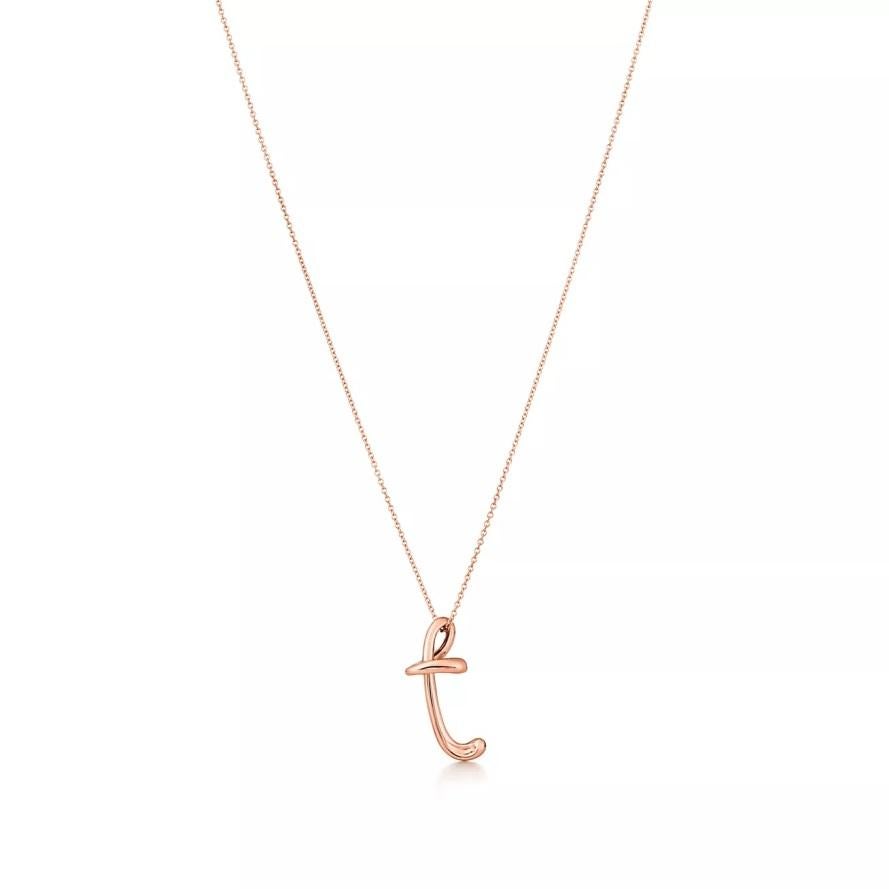 TIFFANY & Co. Elsa Peretti 18K Rose Gold Letter T Pendant Necklace In Excellent Condition For Sale In Los Angeles, CA