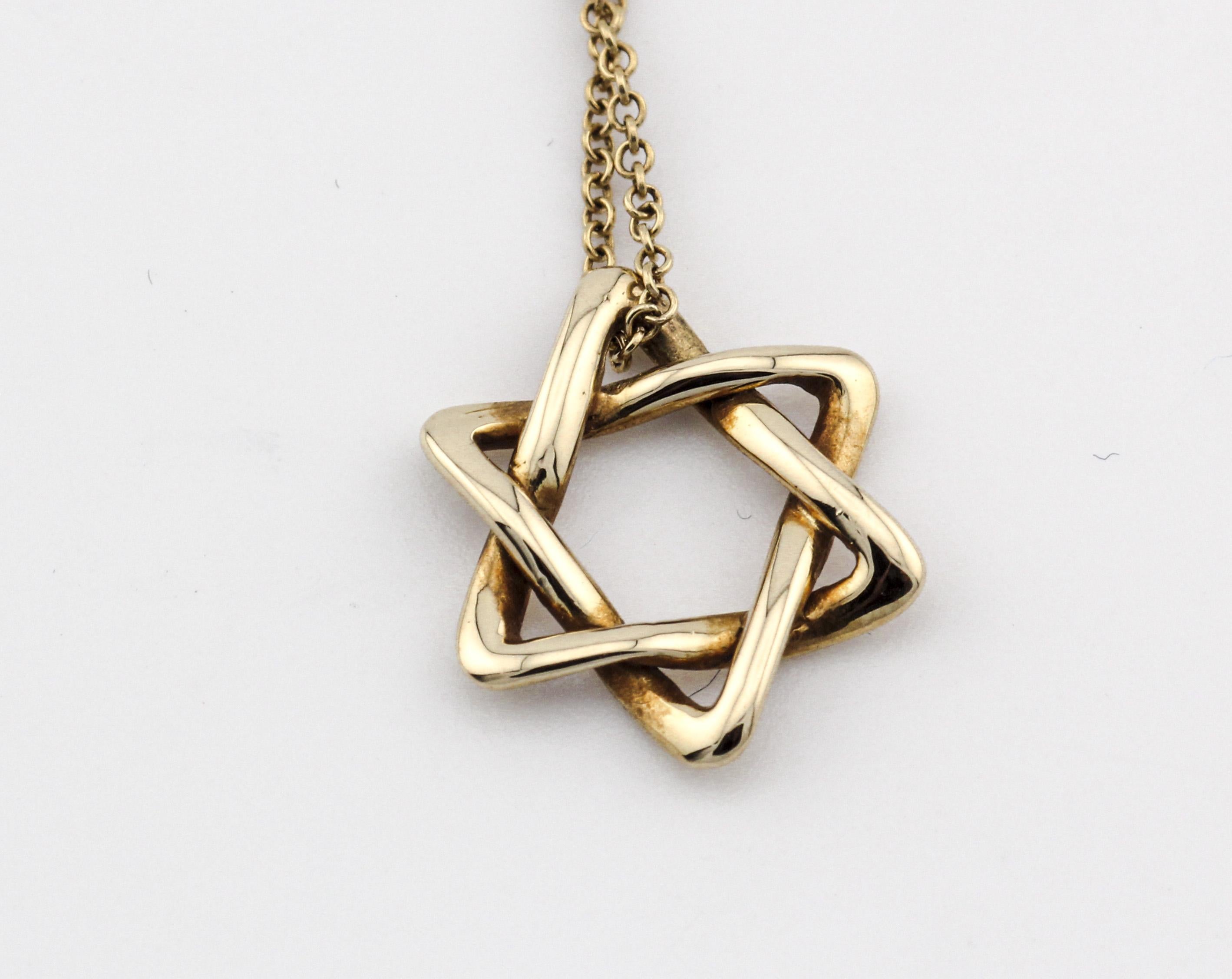 Tiffany & Co. Elsa Peretti 18K Yellow Gold 12 mm Star of David Pendant Necklace In Good Condition For Sale In Bellmore, NY