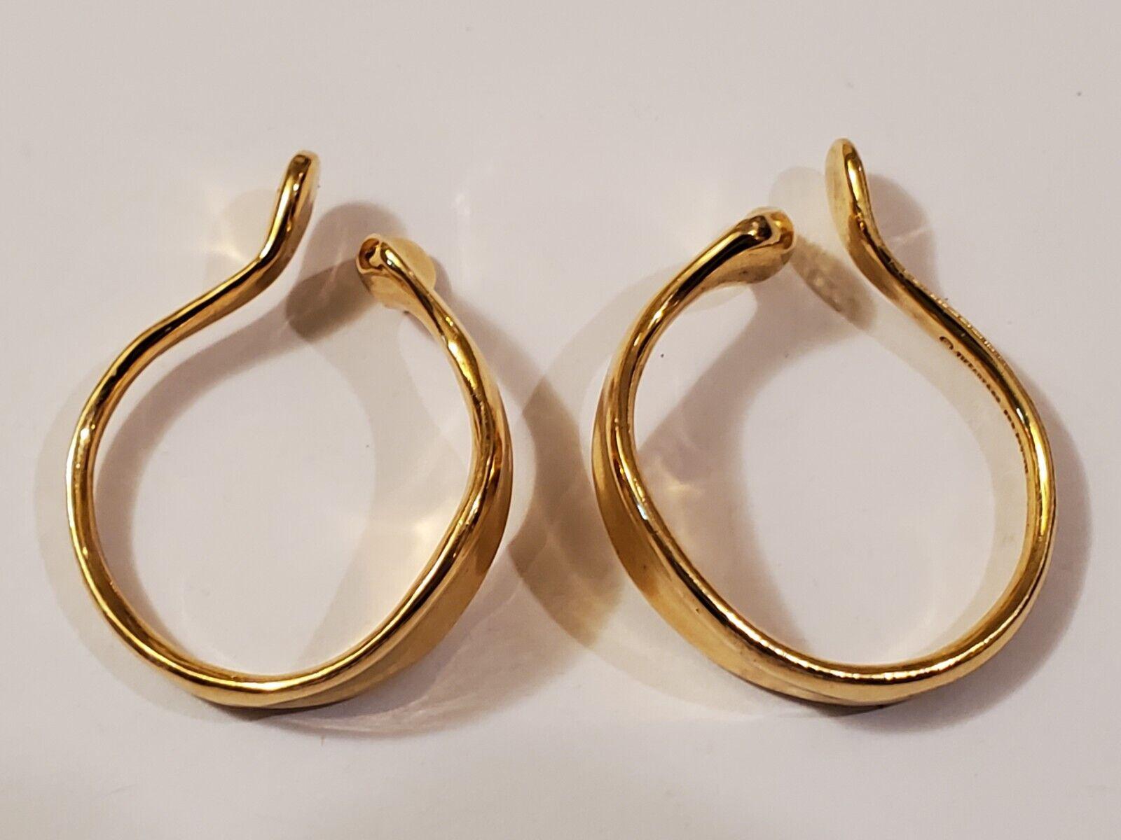 Tiffany & Co. Elsa Peretti 18k Yellow Gold Ear Lobe Cuff Earrings Vintage & Rare

Here is your chance to purchase a beautiful and highly collectible designer pair of earrings.  Truly a great piece at a great price! 

Total weight is 20.2 grams.