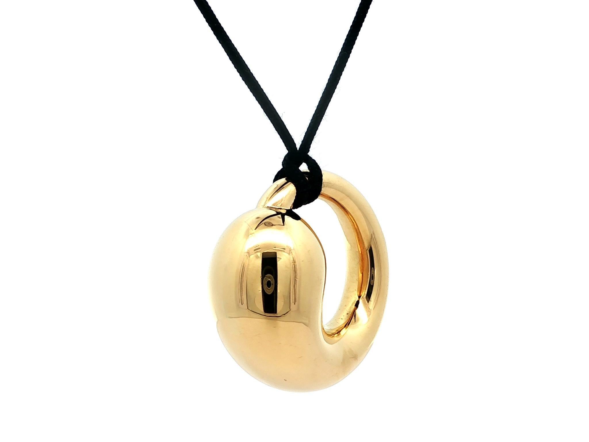 Donna Tiffany & Co. Ciondolo a forma di cerchio eterno Elsa Peretti in oro giallo 18k Extra Large XL in vendita