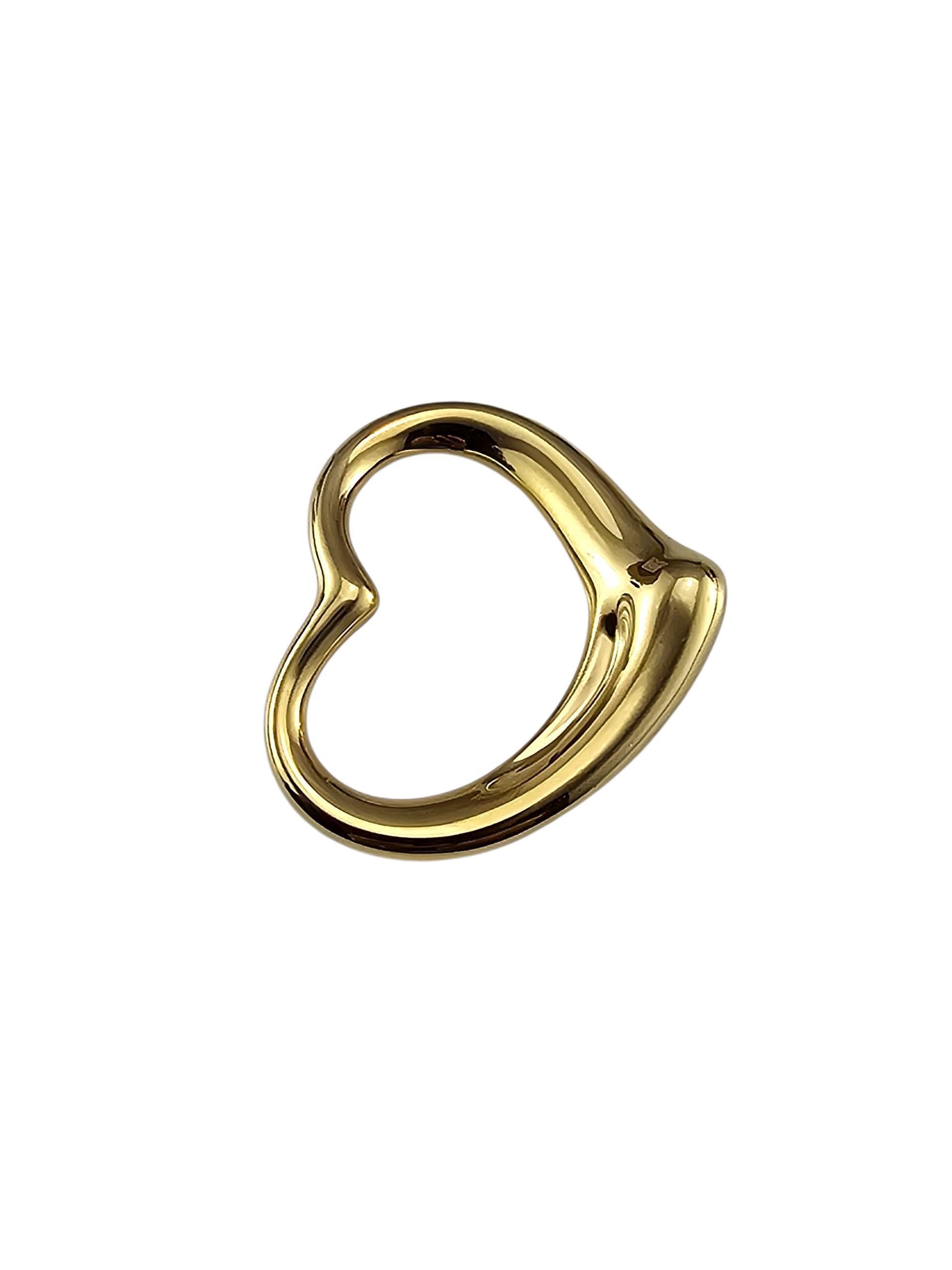 Tiffany & Co. Elsa Peretti Großer 18K Gelbgold Offener Herz-Anhänger-

Dieser elegante, großformatige Herzanhänger aus 18 Karat Gelbgold von Tiffany & Co. repräsentiert Perettis charakteristischen Stil - anmutig, modern und zeitlos. Ein kultiges