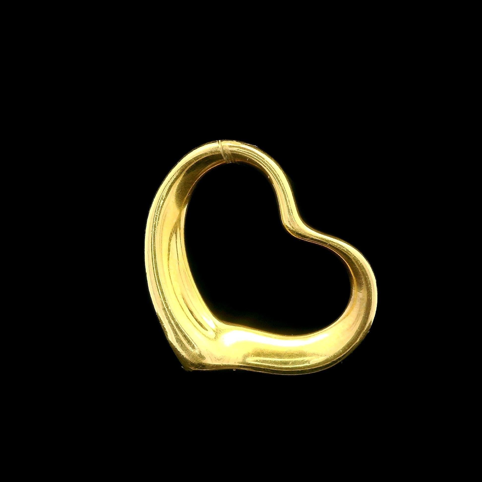 Tiffany & Co Elsa Peretti for for 18k Yellow Gold Open Heart Charm Pendentif Excellent état - En vente à Montclair, NJ
