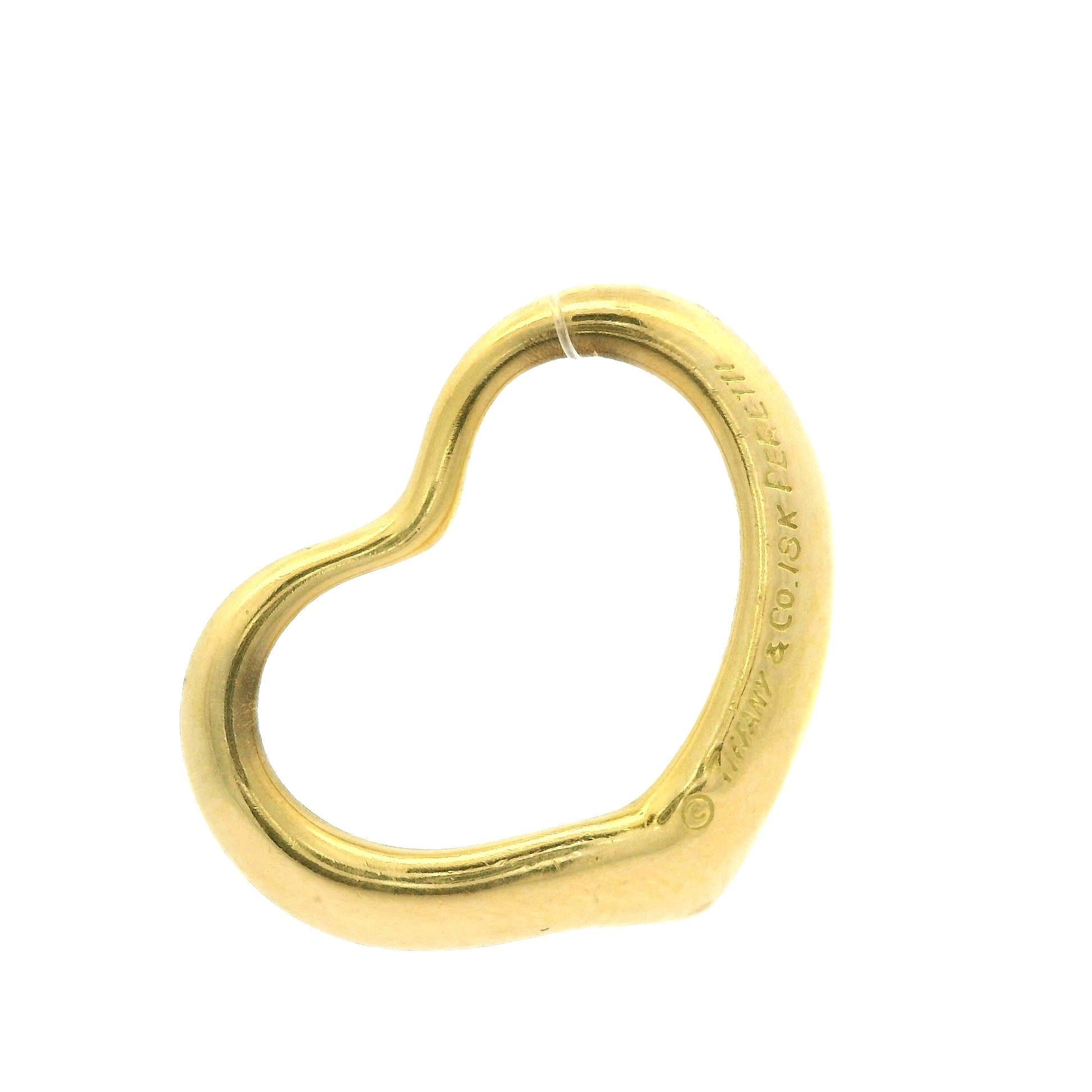Tiffany & Co Elsa Peretti for for 18k Yellow Gold Open Heart Charm Pendentif en vente 1