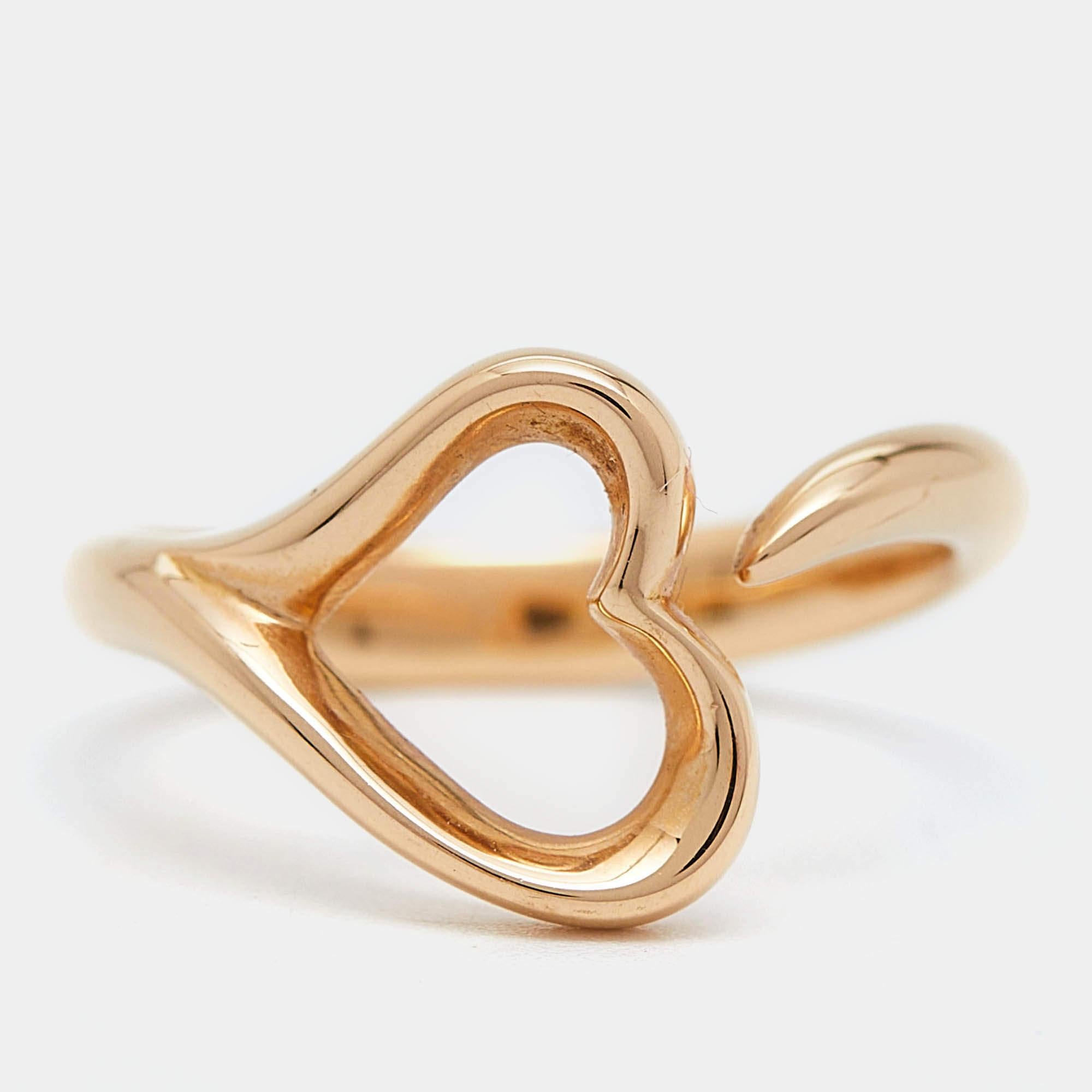 Um Ihre Finger auf die eleganteste Art und Weise zu schmücken, bietet Ihnen Tiffany and Co. diesen stilvollen Ring an. Er wurde aus hochwertigen MATERIALEN gefertigt und wird Ihren Look sofort aufwerten.