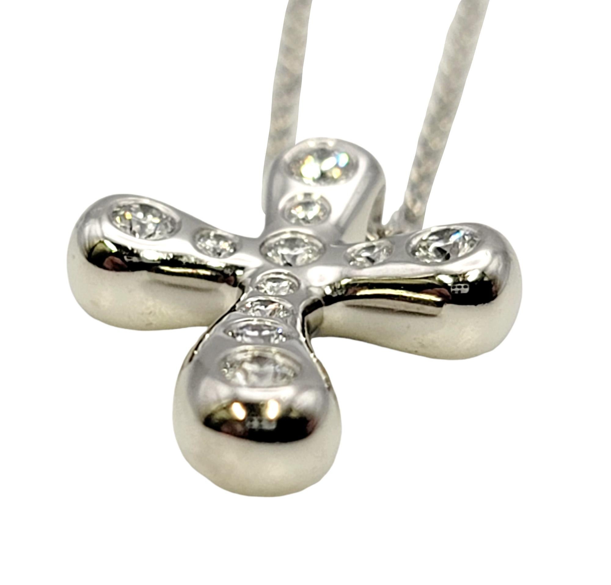Tiffany & Co. Elsa Peretti - Collier à pendentif croix en platine et diamant de 0,20 carat Bon état - En vente à Scottsdale, AZ