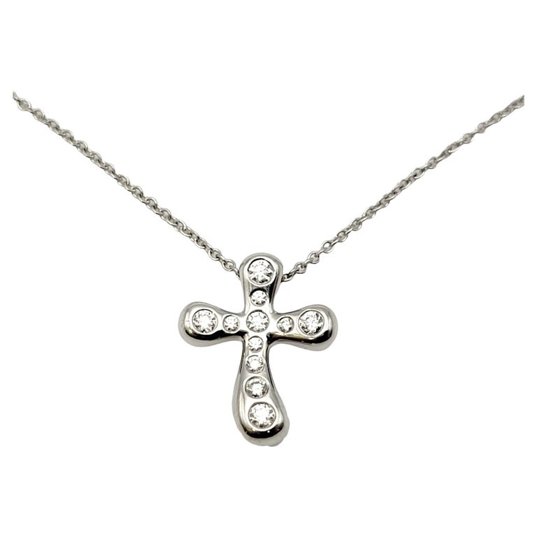 Tiffany and Co. Elsa Peretti - Collier à pendentif croix en platine et  diamant de 0,20 carat En vente sur 1stDibs