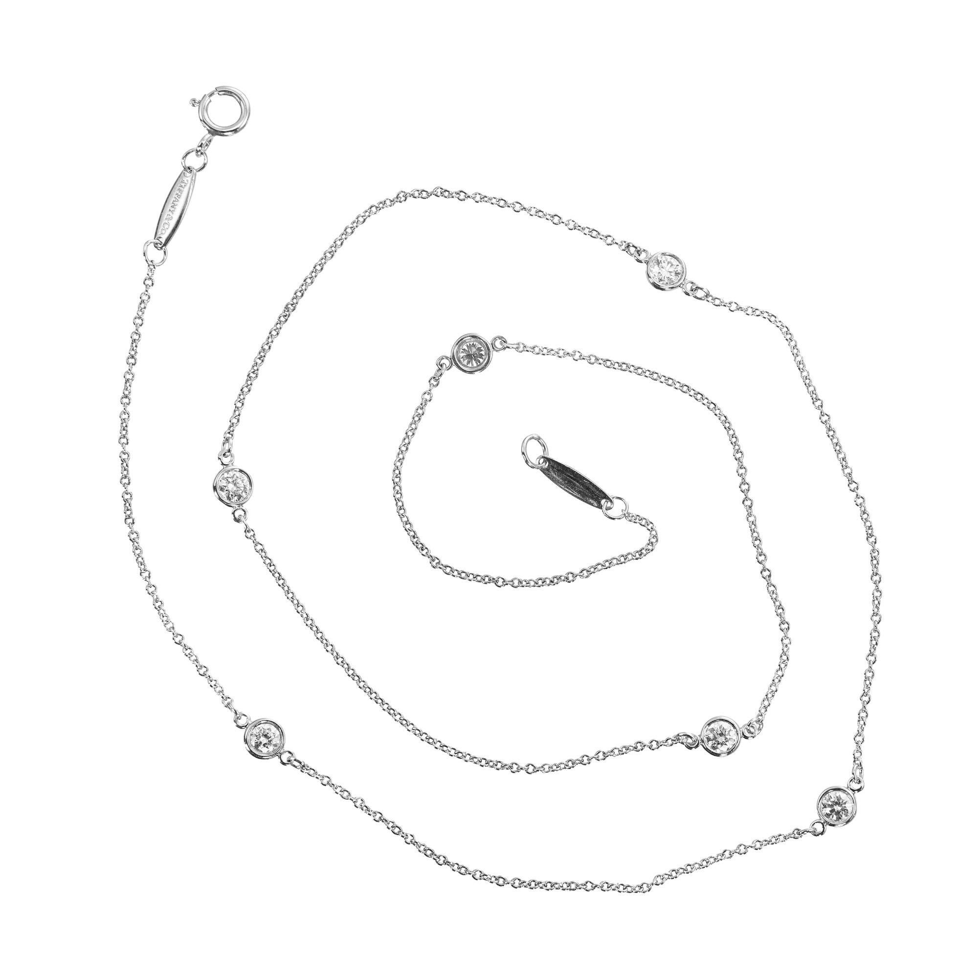 Prova l'epitome dell'eleganza con il Tiffany & Co. Collana di diamanti Elsa Peretti in platino. 
Un capolavoro pensato per chi apprezza le cose più belle della vita, questa collana brilla con 6 diamanti rotondi taglio brillante incastonati, per un