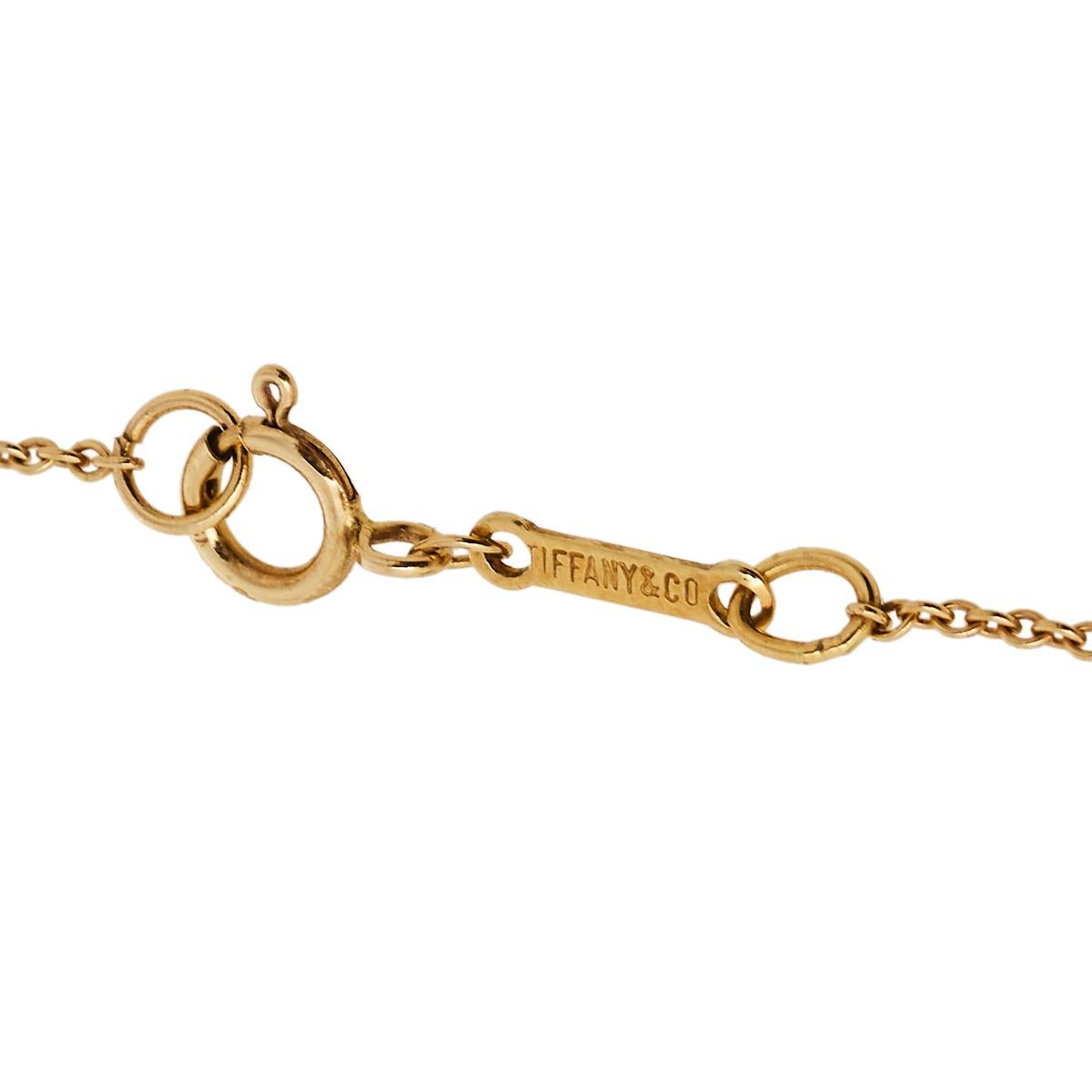 Tiffany & Co. Elsa Peretti Apple 18K Yellow Gold Pendant Necklace In Good Condition In Dubai, Al Qouz 2