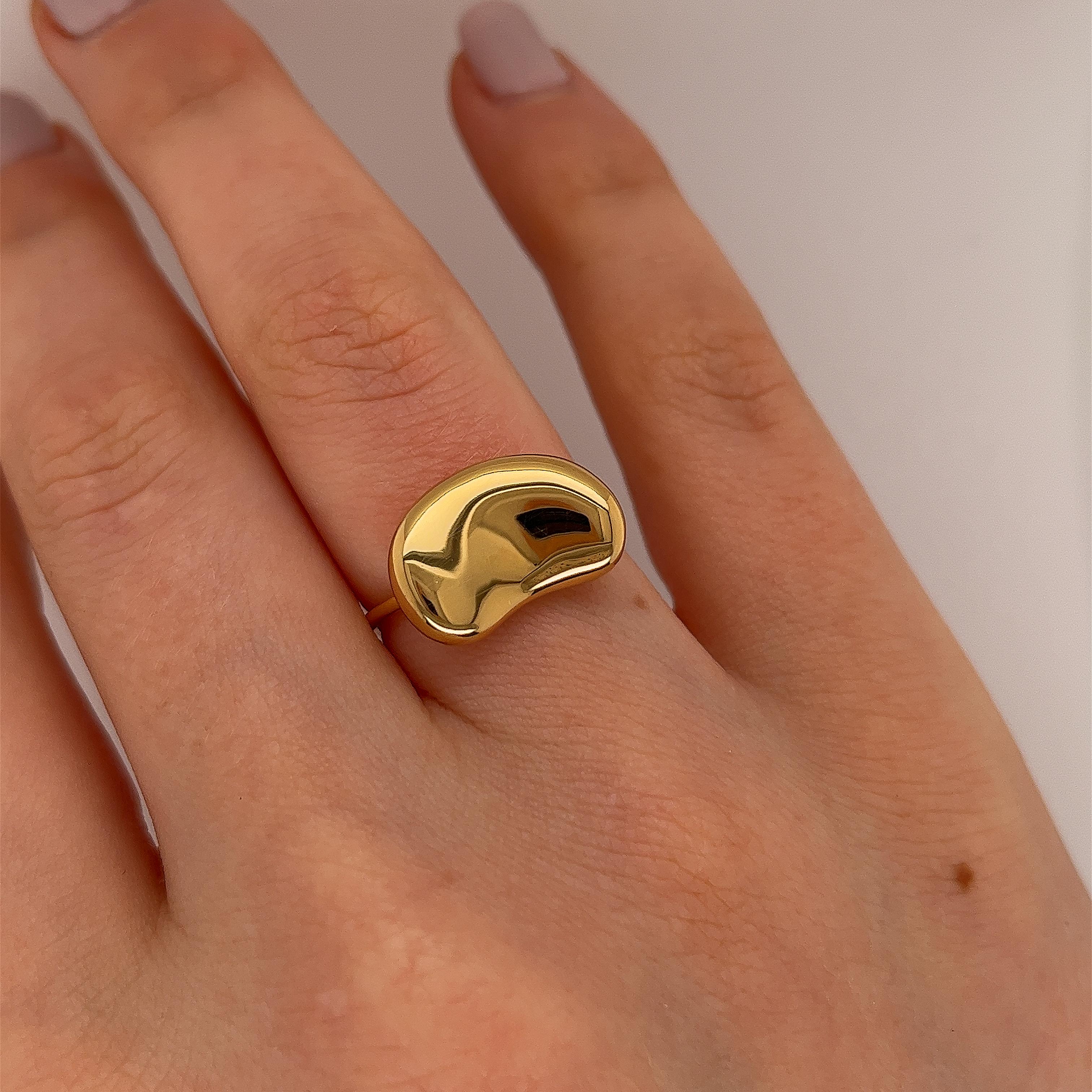 Tiffany & Co. Elsa Peretti Bean Design Wire Ring in 18ct yellow gold In Excellent Condition In London, GB