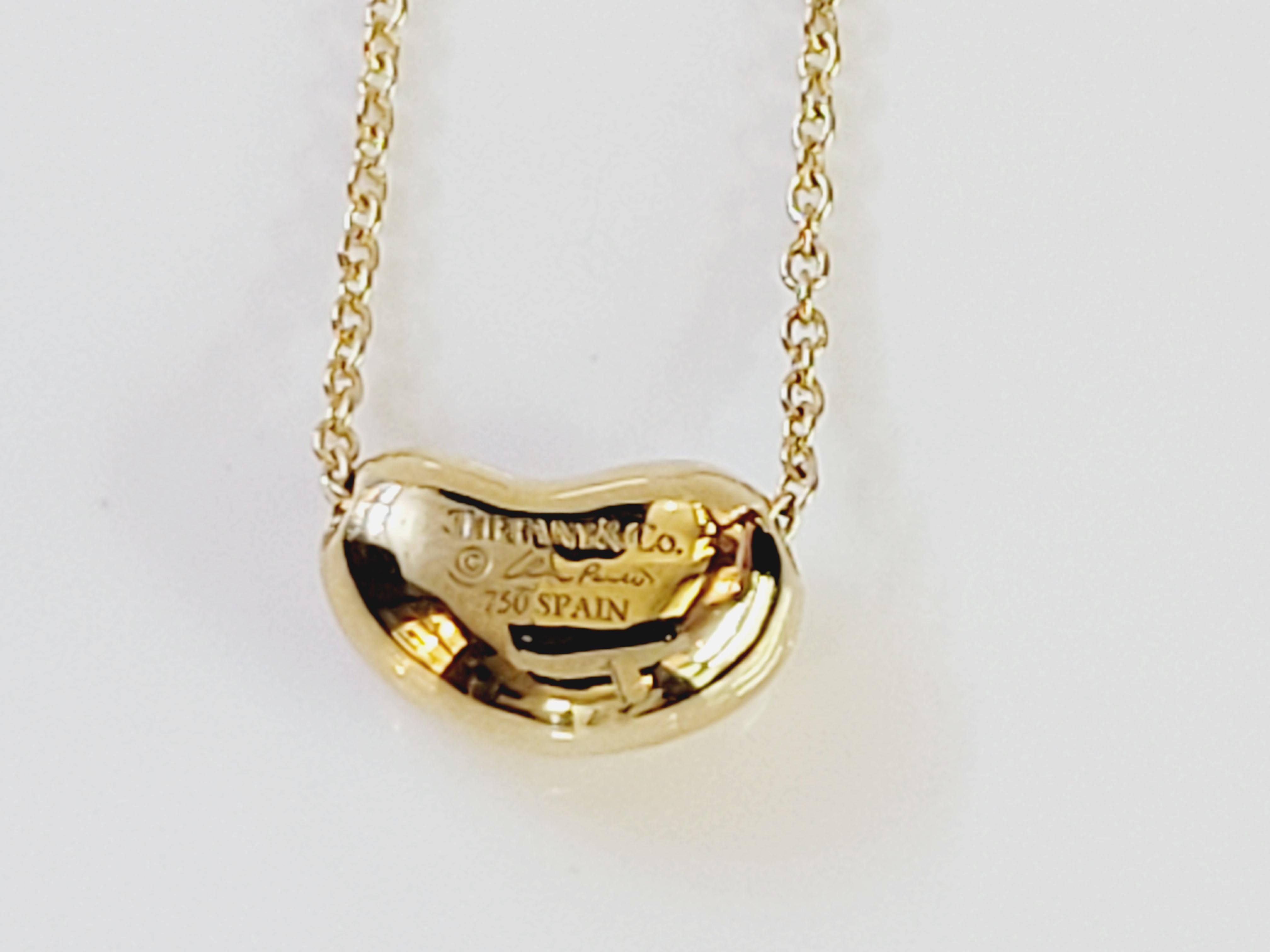 Brand: Tiffany & Co. Elsa Peretti

Mint condition

18k Yellow gold

Bean length 7.5mm

width 12.3mm

Chain length 16