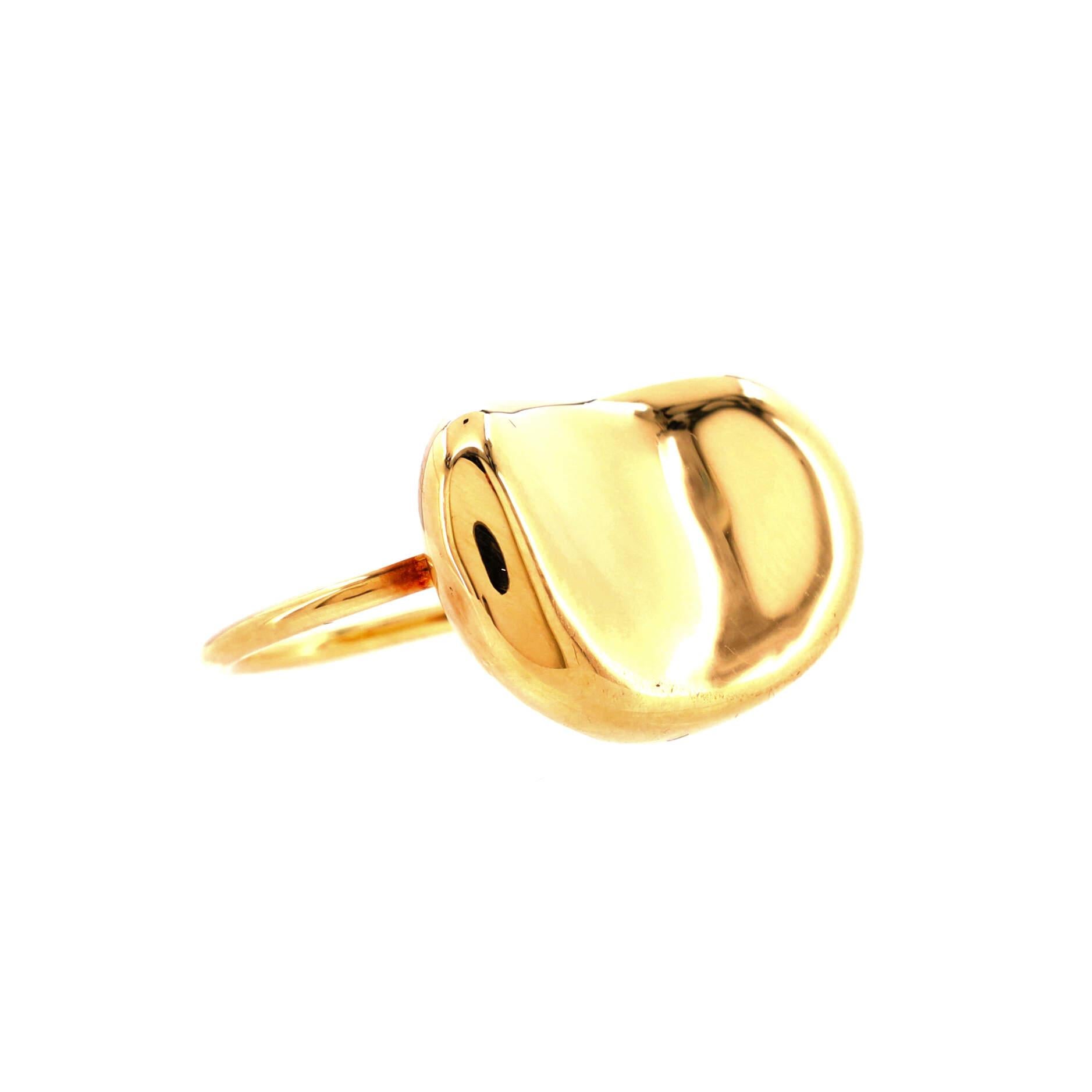 Condition: Great. Minor wear throughout.
Accessories: No Accessories
Measurements: Size: 5.5, Width: 1.50 mm
Designer: Tiffany & Co.
Model: Elsa Peretti Bean Ring 18K Yellow Gold Very Large
Exterior Color: Yellow Gold
Item Number: 185543/40