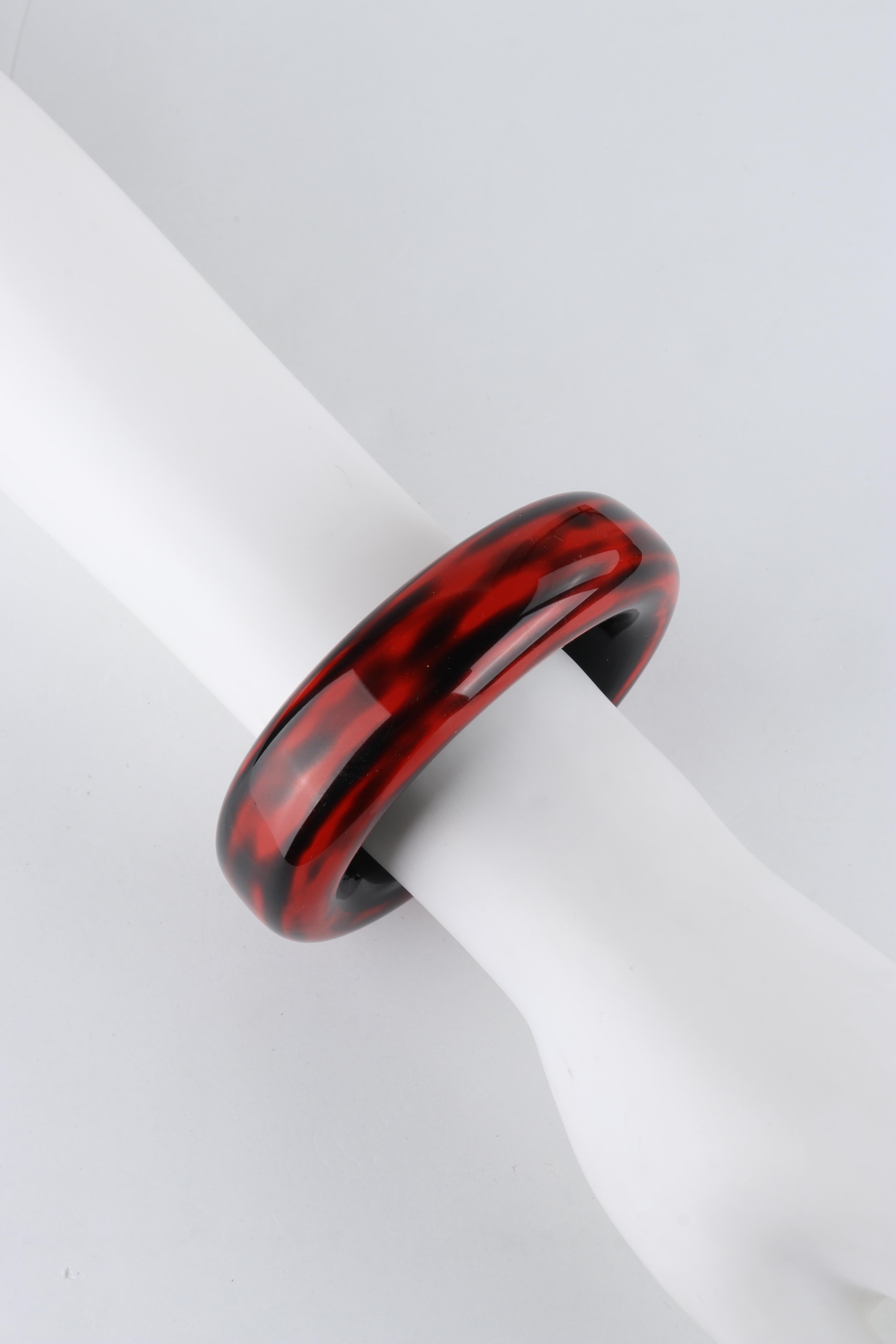 TIFFANY & CO. ELSA PERETTI Black Red Polished Lacquer Hard Wood Bangle Bracelet In Good Condition For Sale In Thiensville, WI