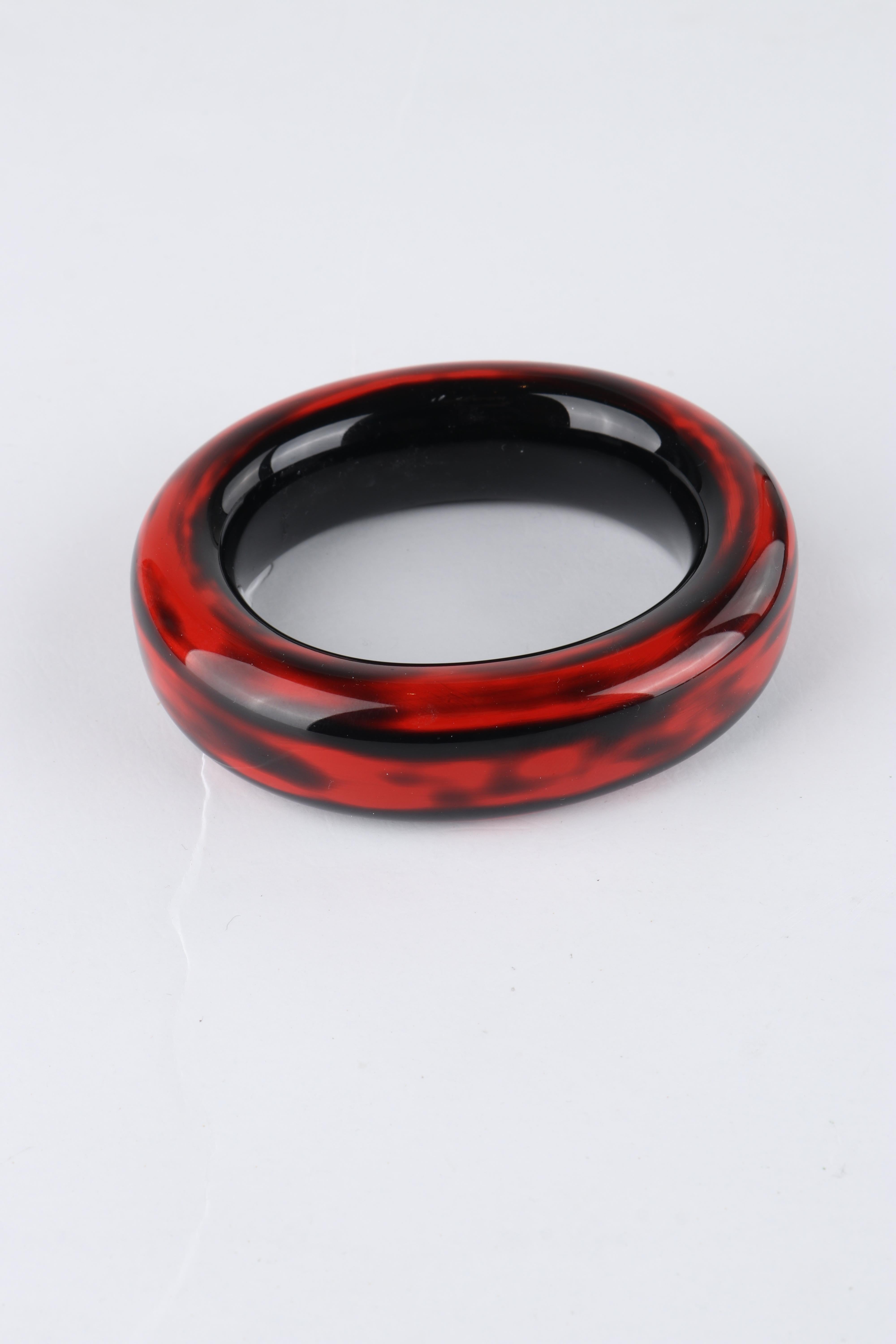TIFFANY & CO. ELSA PERETTI Black Red Polished Lacquer Hard Wood Bangle Bracelet For Sale 1