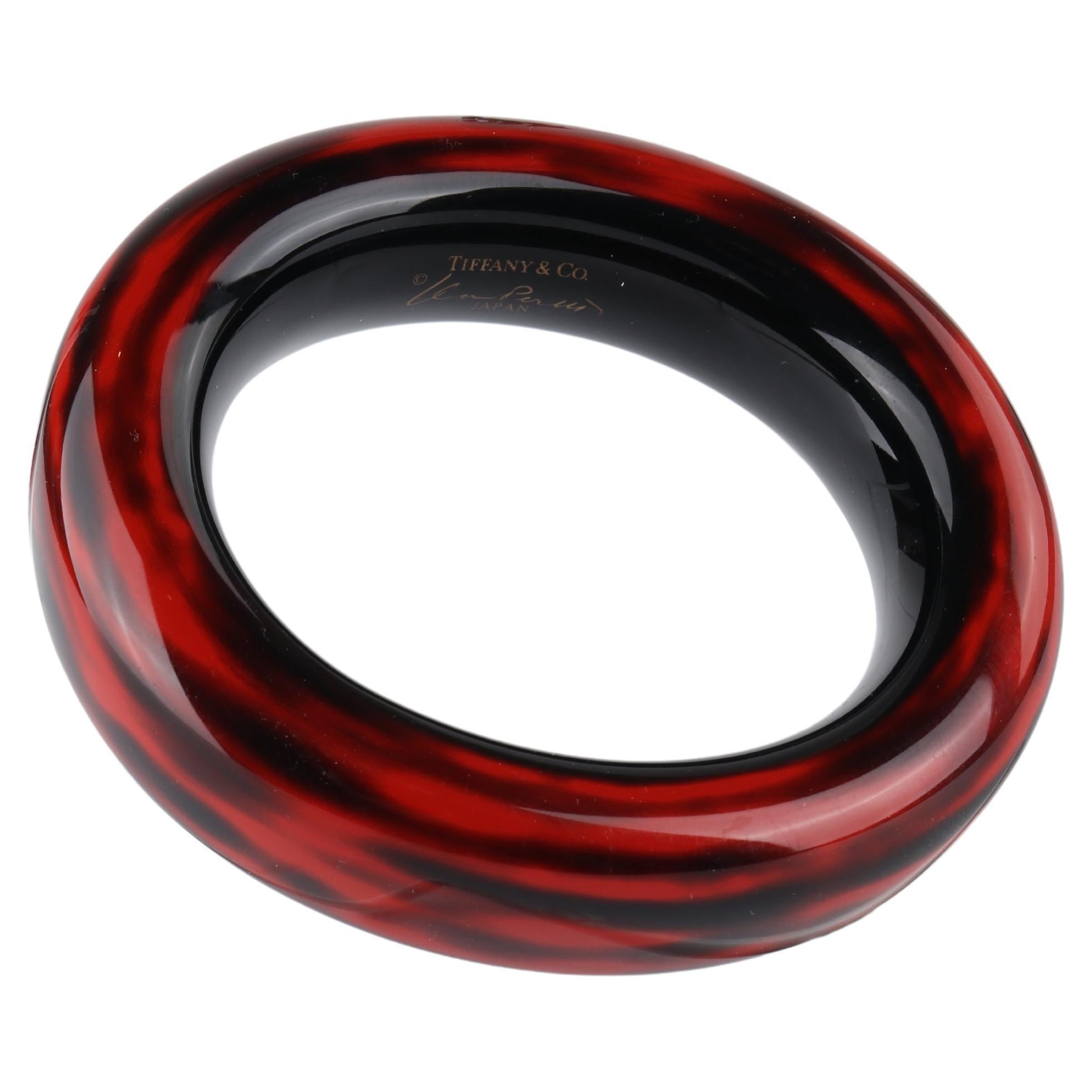 TIFFANY & CO. ELSA PERETTI Black Red Polished Lacquer Hard Wood Bangle Bracelet For Sale