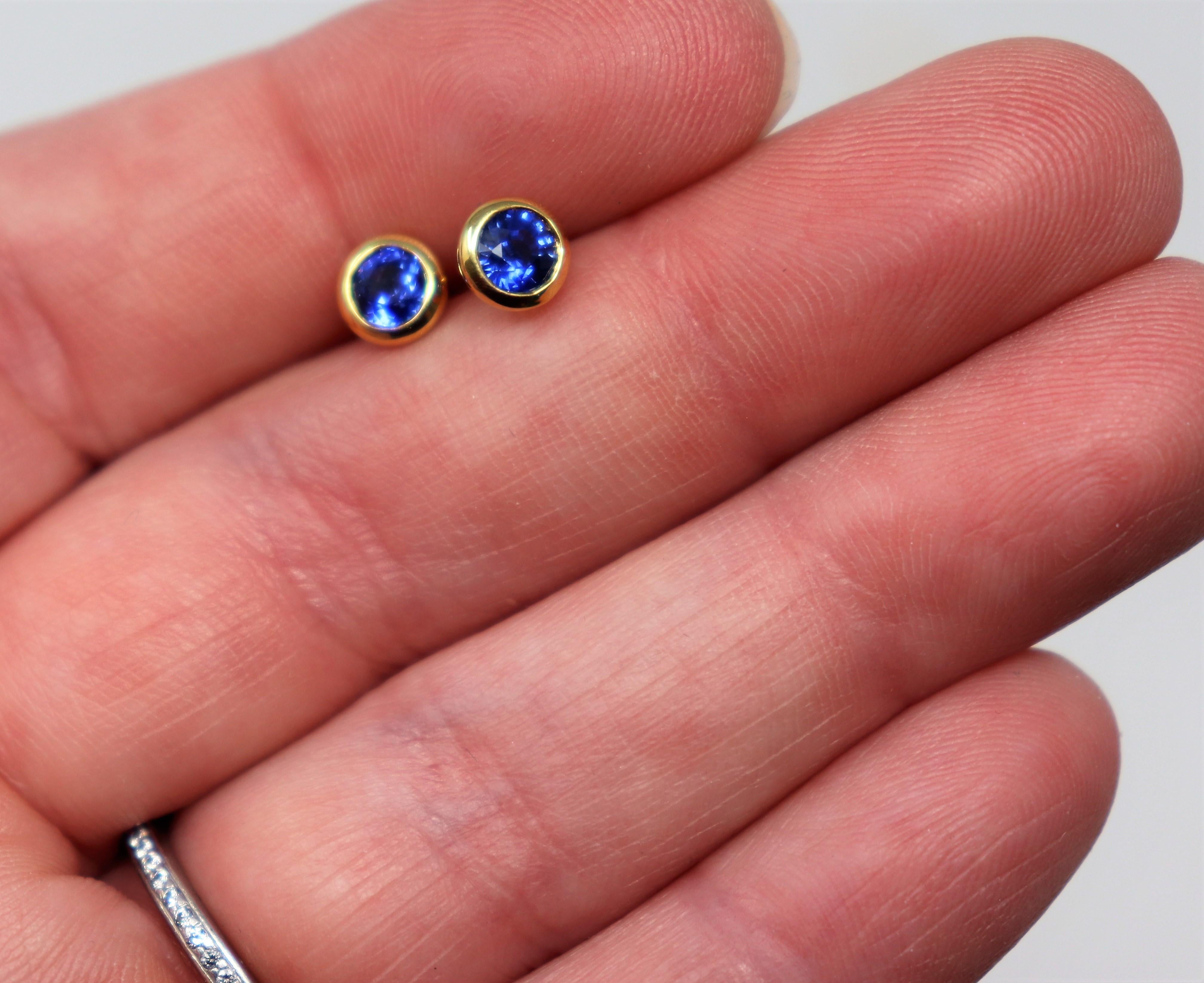 Contemporary Tiffany & Co Elsa Peretti Color by the Yard Sapphire 18 Karat Gold Stud Earrings